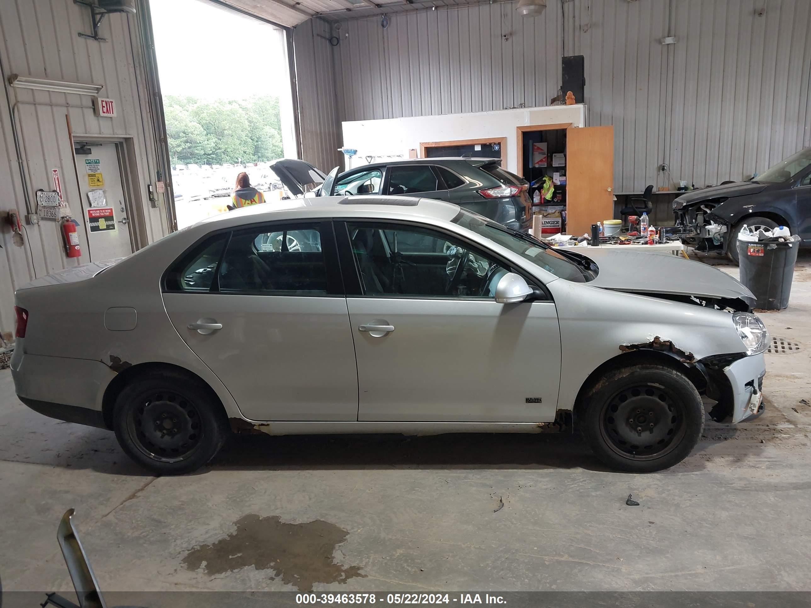 Photo 13 VIN: 3VWHM71K29M140011 - VOLKSWAGEN JETTA 