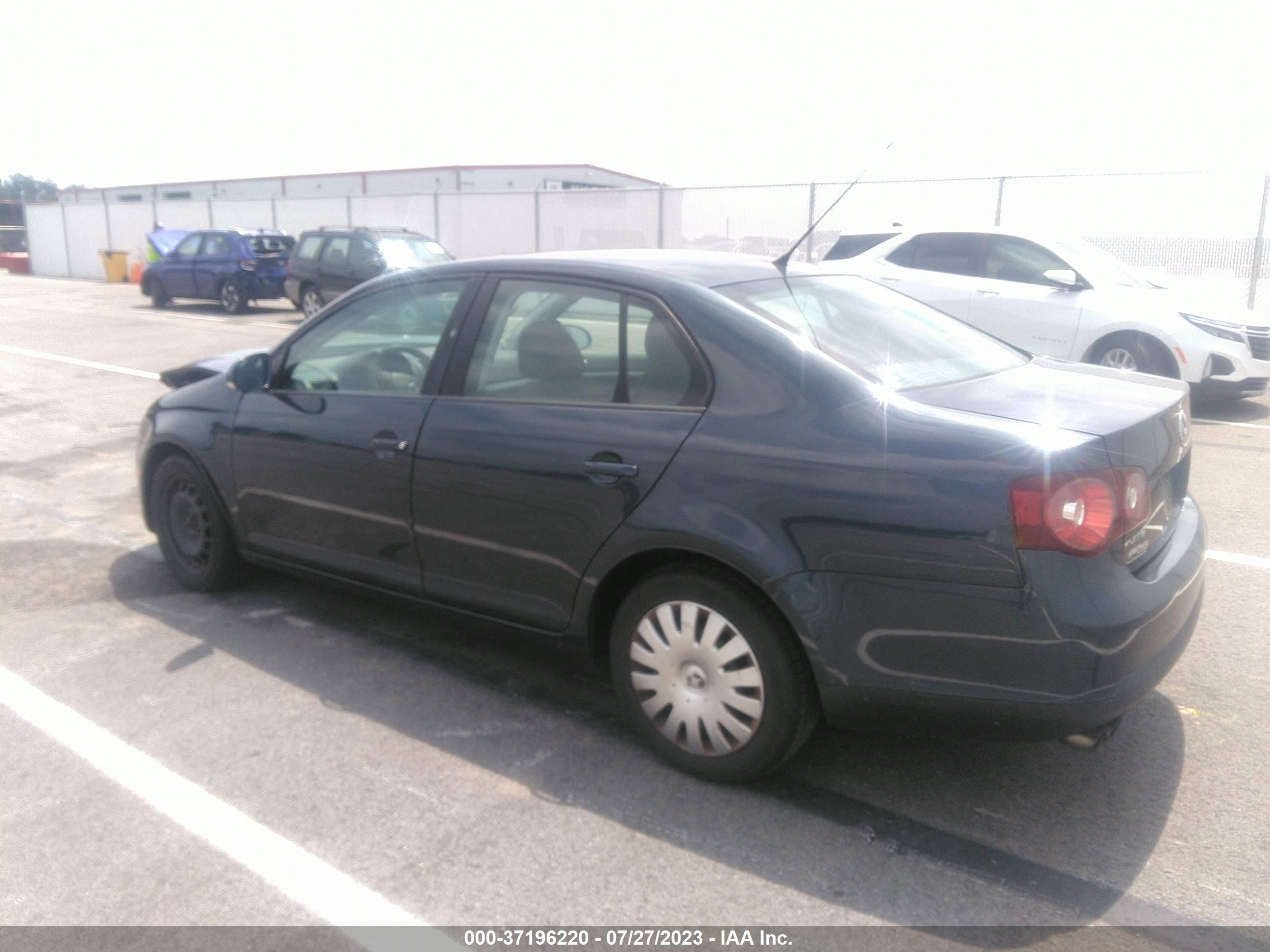 Photo 2 VIN: 3VWHM71K69M017781 - VOLKSWAGEN JETTA 