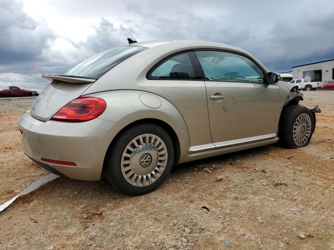 Photo 2 VIN: 3VWJ17AT2GM604351 - VOLKSWAGEN BEETLE 