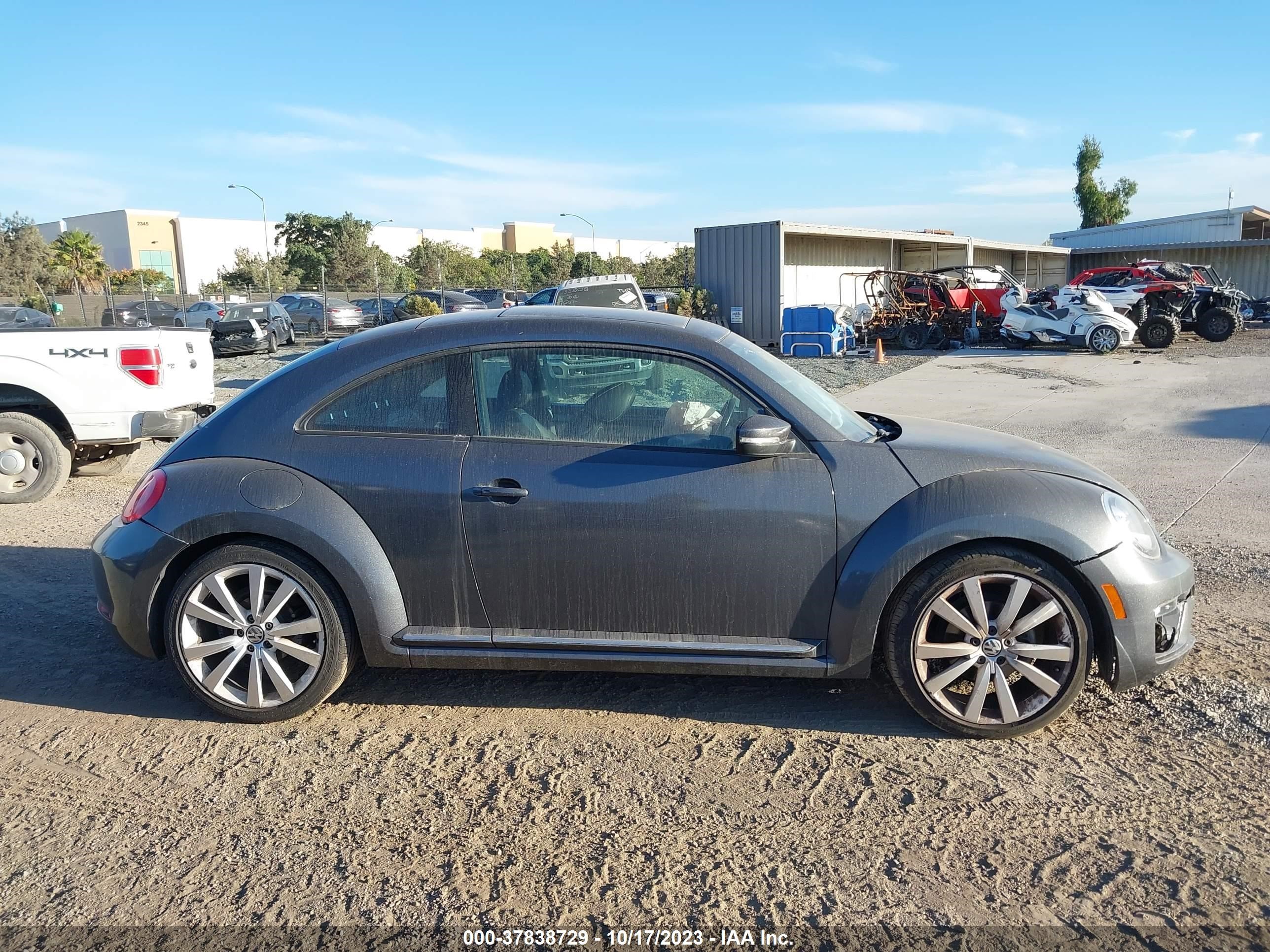 Photo 13 VIN: 3VWJ17AT7EM650030 - VOLKSWAGEN BEETLE COUPE 