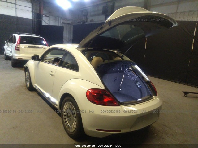 Photo 2 VIN: 3VWJ17ATXGM604596 - VOLKSWAGEN BEETLE 