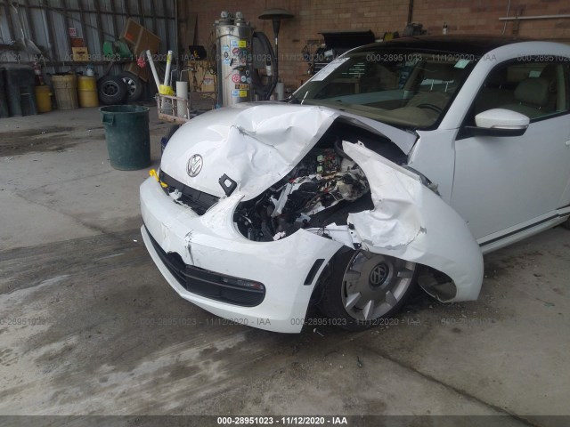 Photo 5 VIN: 3VWJ17ATXGM607644 - VOLKSWAGEN BEETLE COUPE 