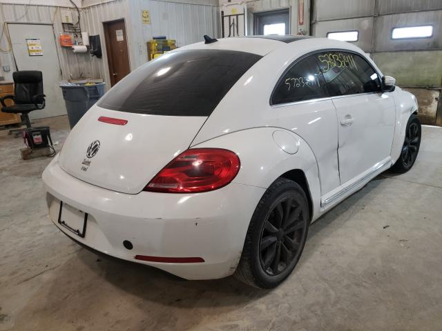 Photo 3 VIN: 3VWJA7ATXFM621638 - VOLKSWAGEN BEETLE TDI 