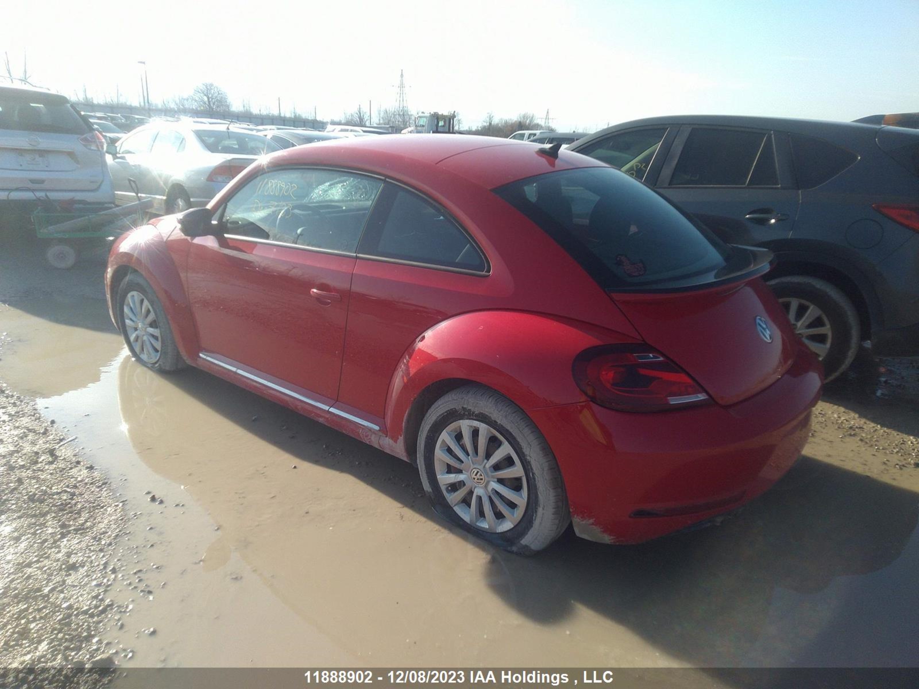 Photo 2 VIN: 3VWJD7AT0JM728701 - VOLKSWAGEN BEETLE 