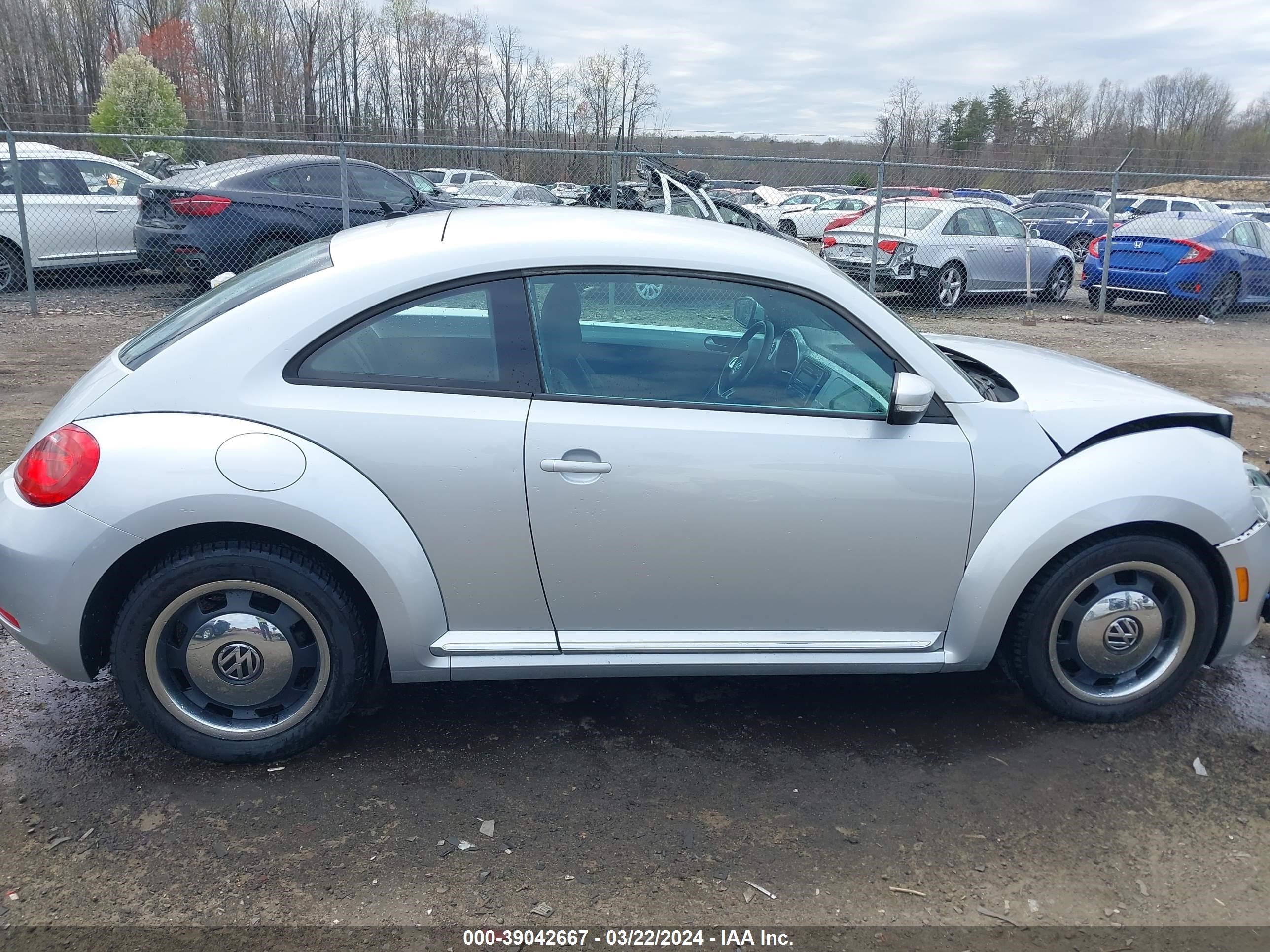 Photo 12 VIN: 3VWJP7AT6CM626152 - VOLKSWAGEN BEETLE 