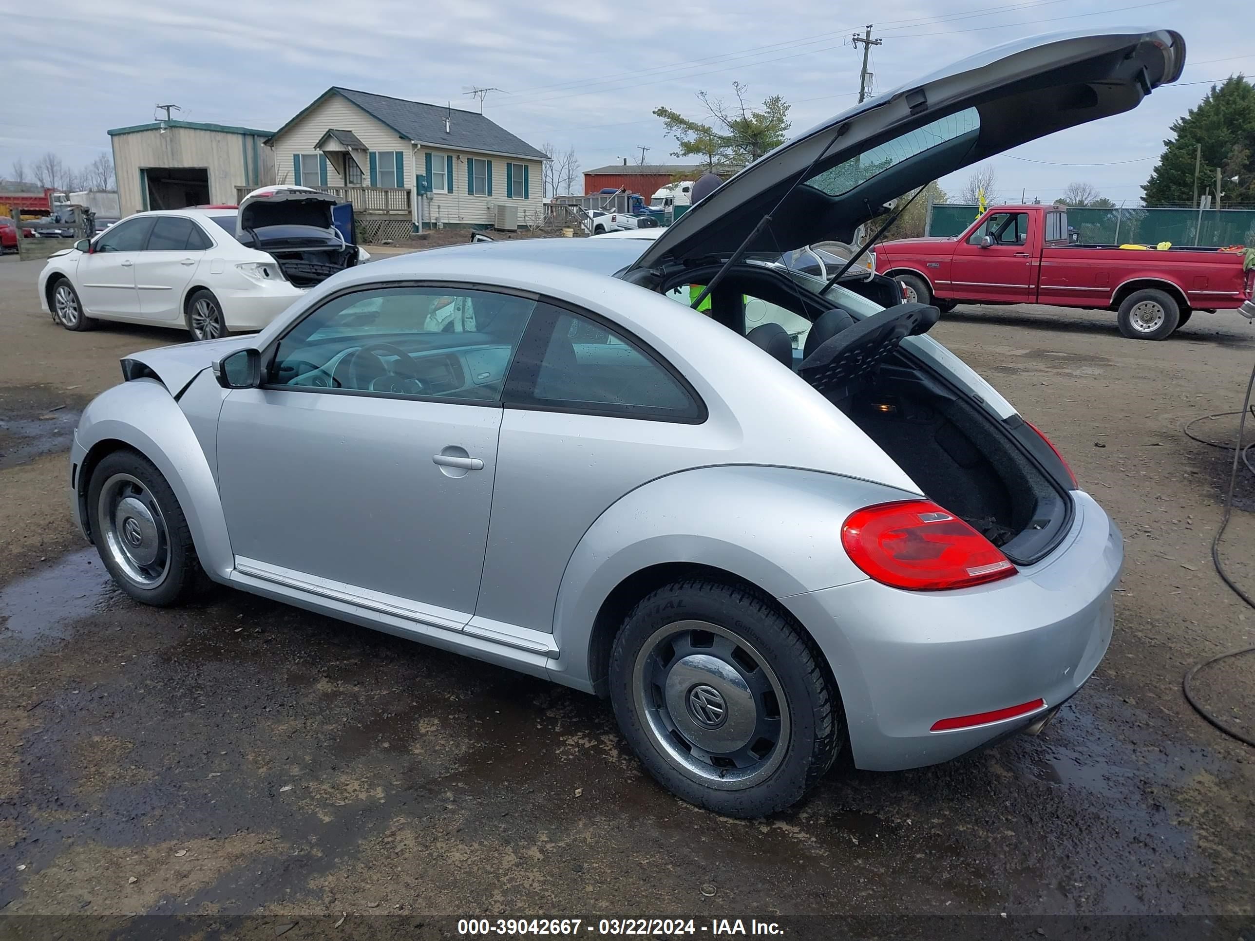 Photo 2 VIN: 3VWJP7AT6CM626152 - VOLKSWAGEN BEETLE 