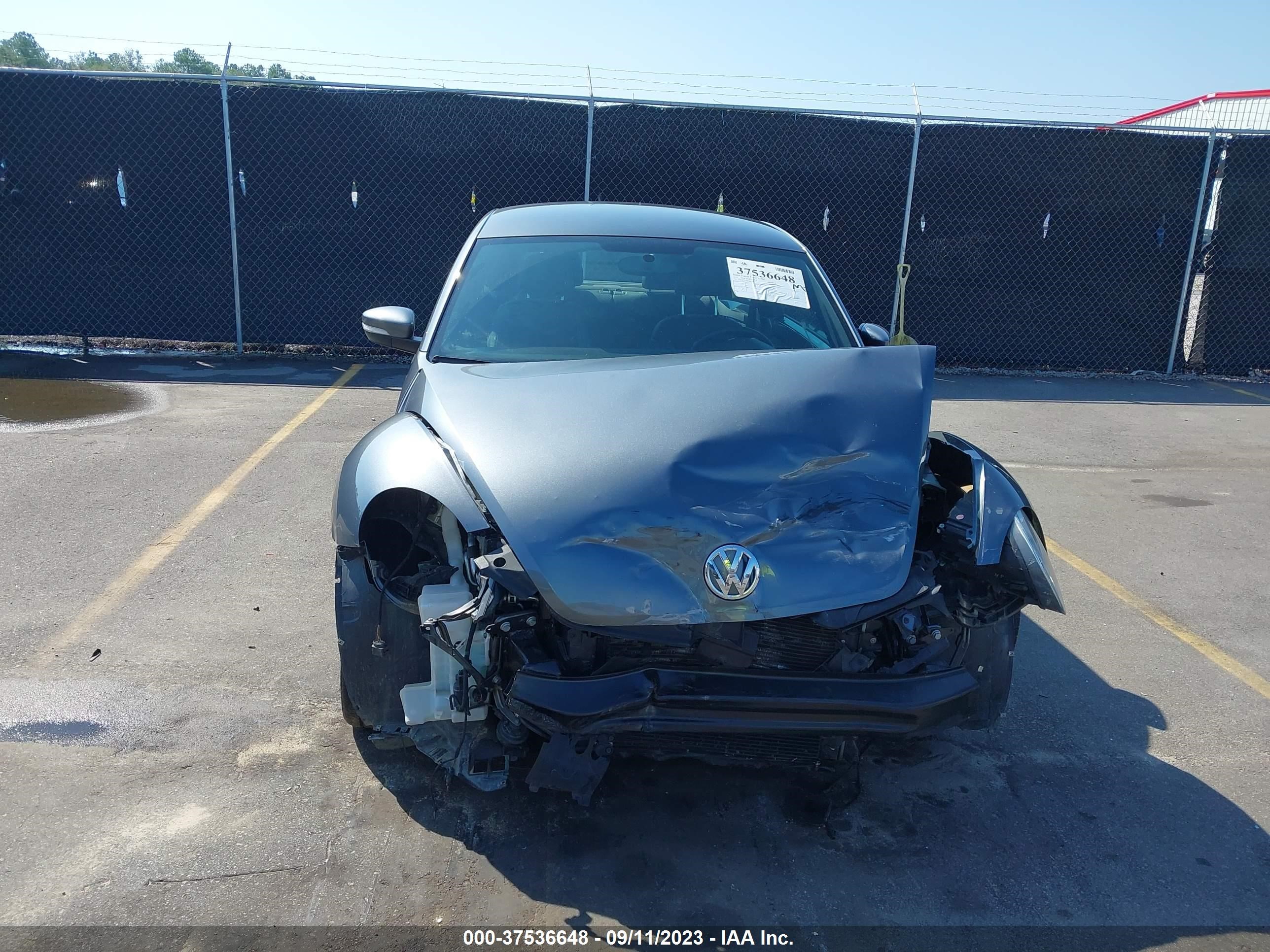 Photo 11 VIN: 3VWJP7AT8CM653837 - VOLKSWAGEN BEETLE 