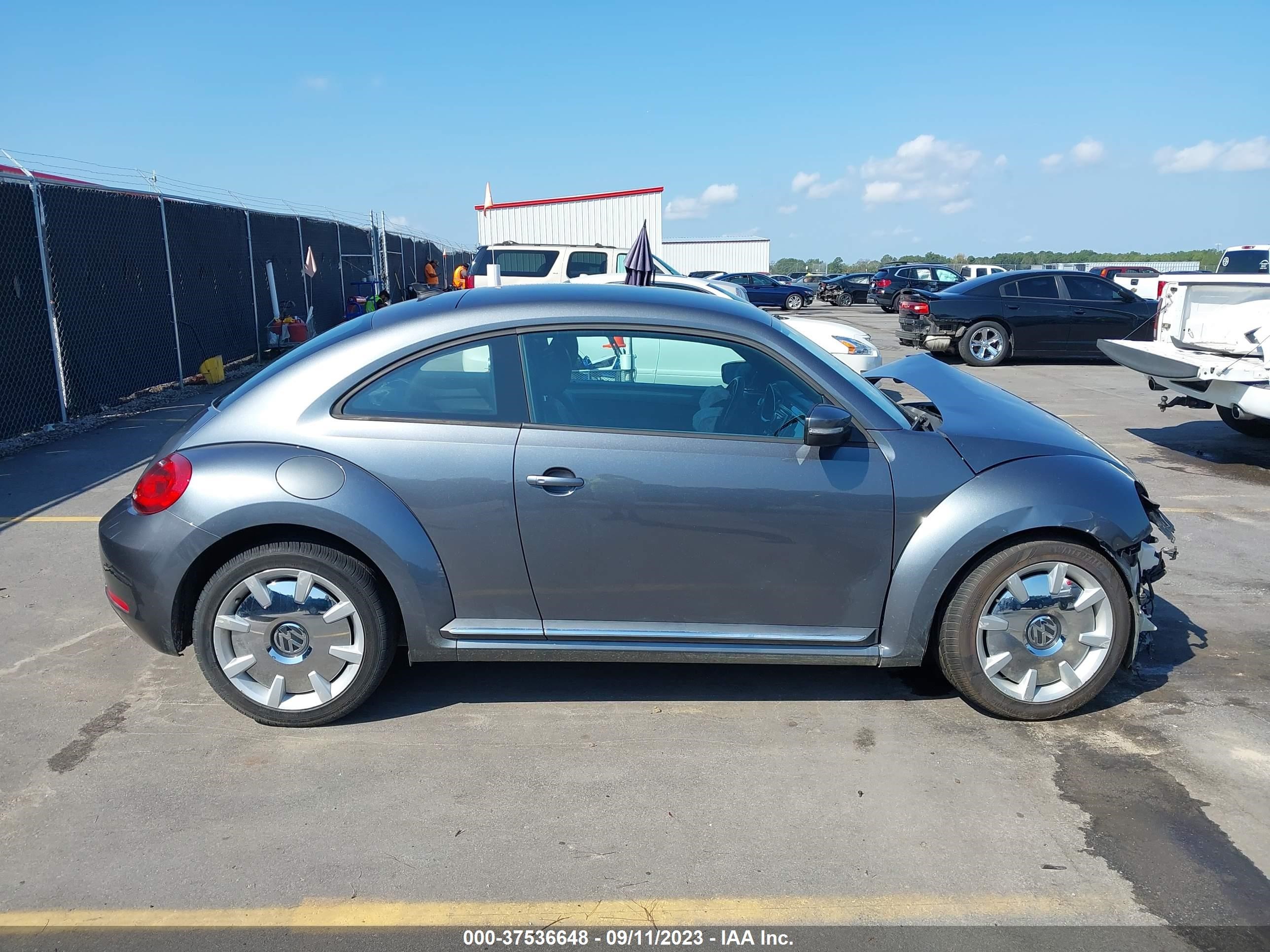 Photo 12 VIN: 3VWJP7AT8CM653837 - VOLKSWAGEN BEETLE 