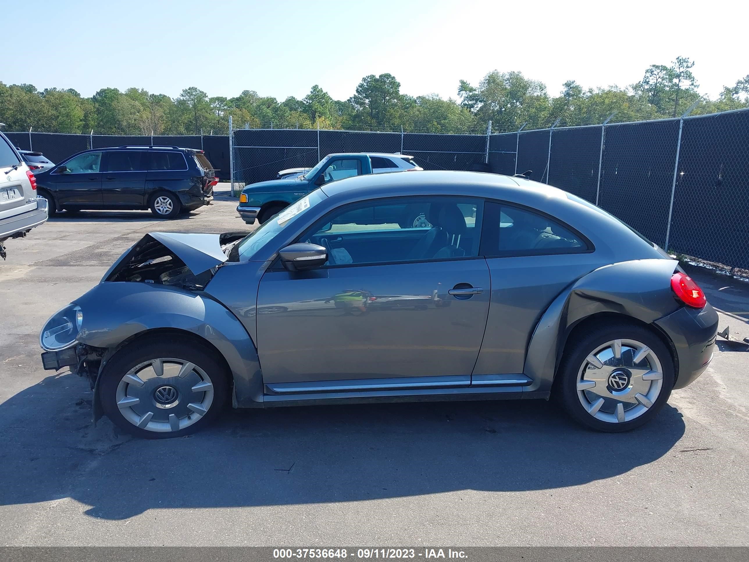 Photo 13 VIN: 3VWJP7AT8CM653837 - VOLKSWAGEN BEETLE 