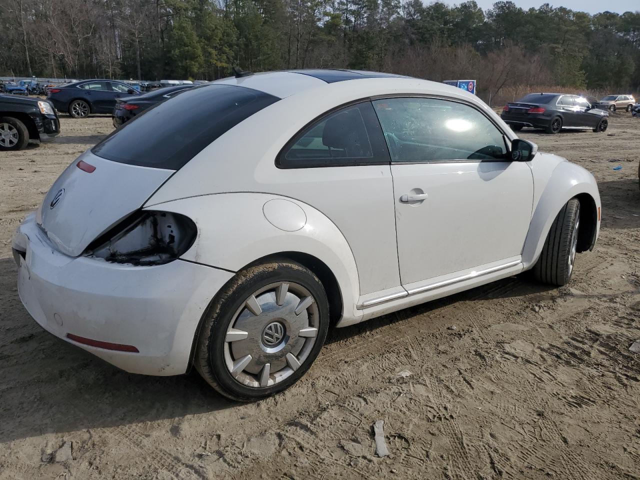 Photo 2 VIN: 3VWJP7AT9DM665027 - VOLKSWAGEN BEETLE 