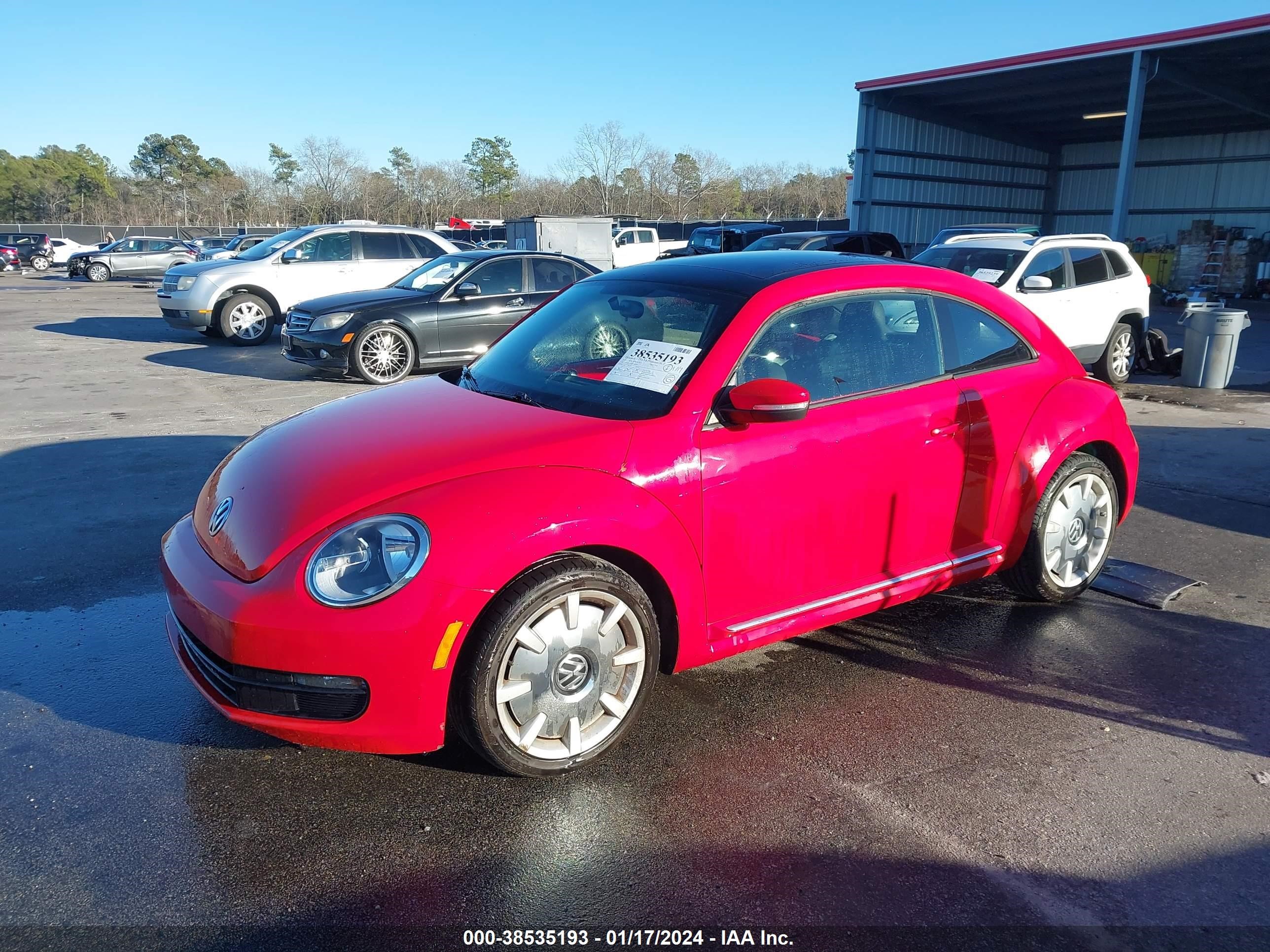 Photo 1 VIN: 3VWJP7ATXDM682001 - VOLKSWAGEN BEETLE 