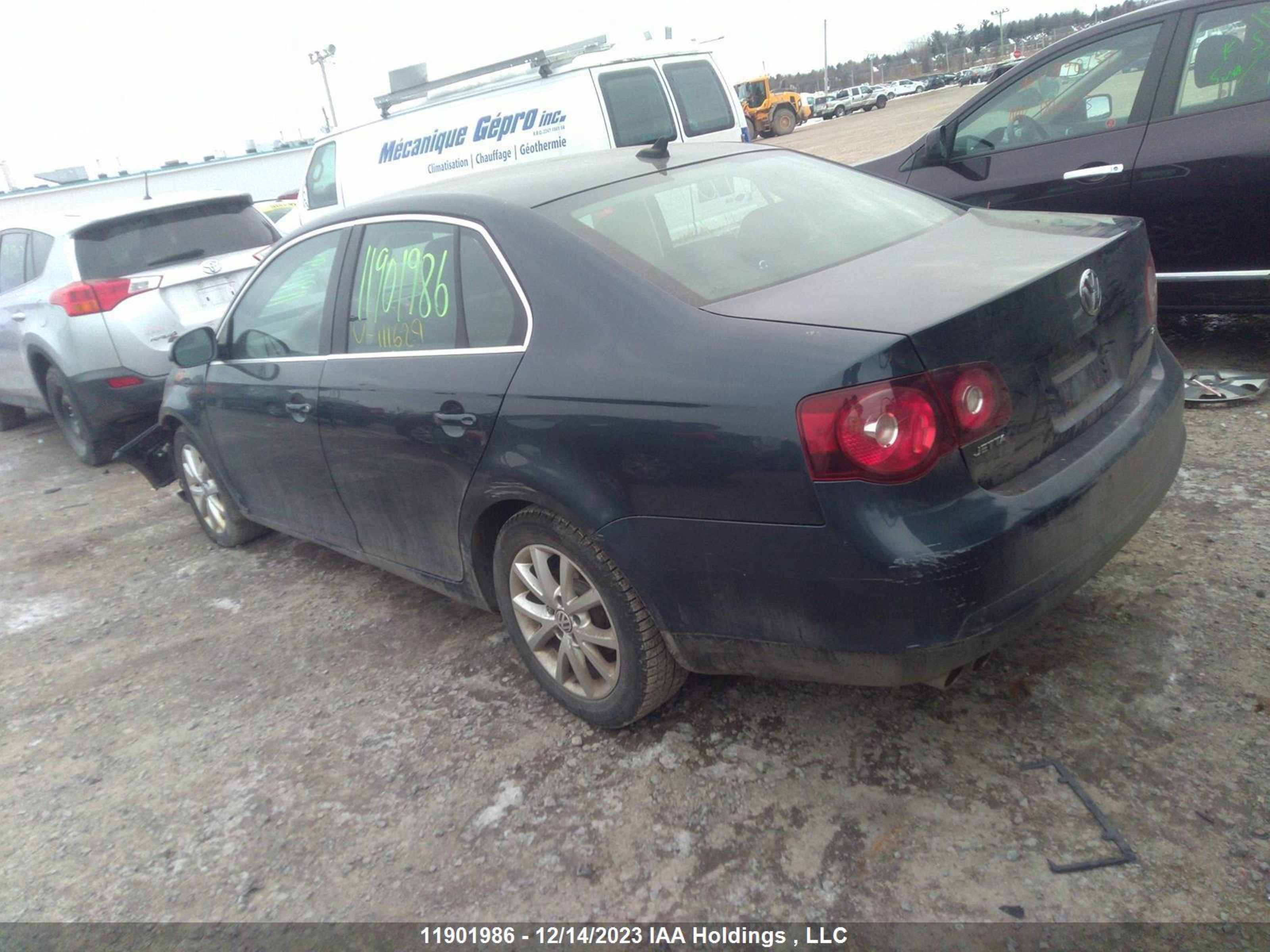 Photo 2 VIN: 3VWJX7AJ4AM111629 - VOLKSWAGEN JETTA 