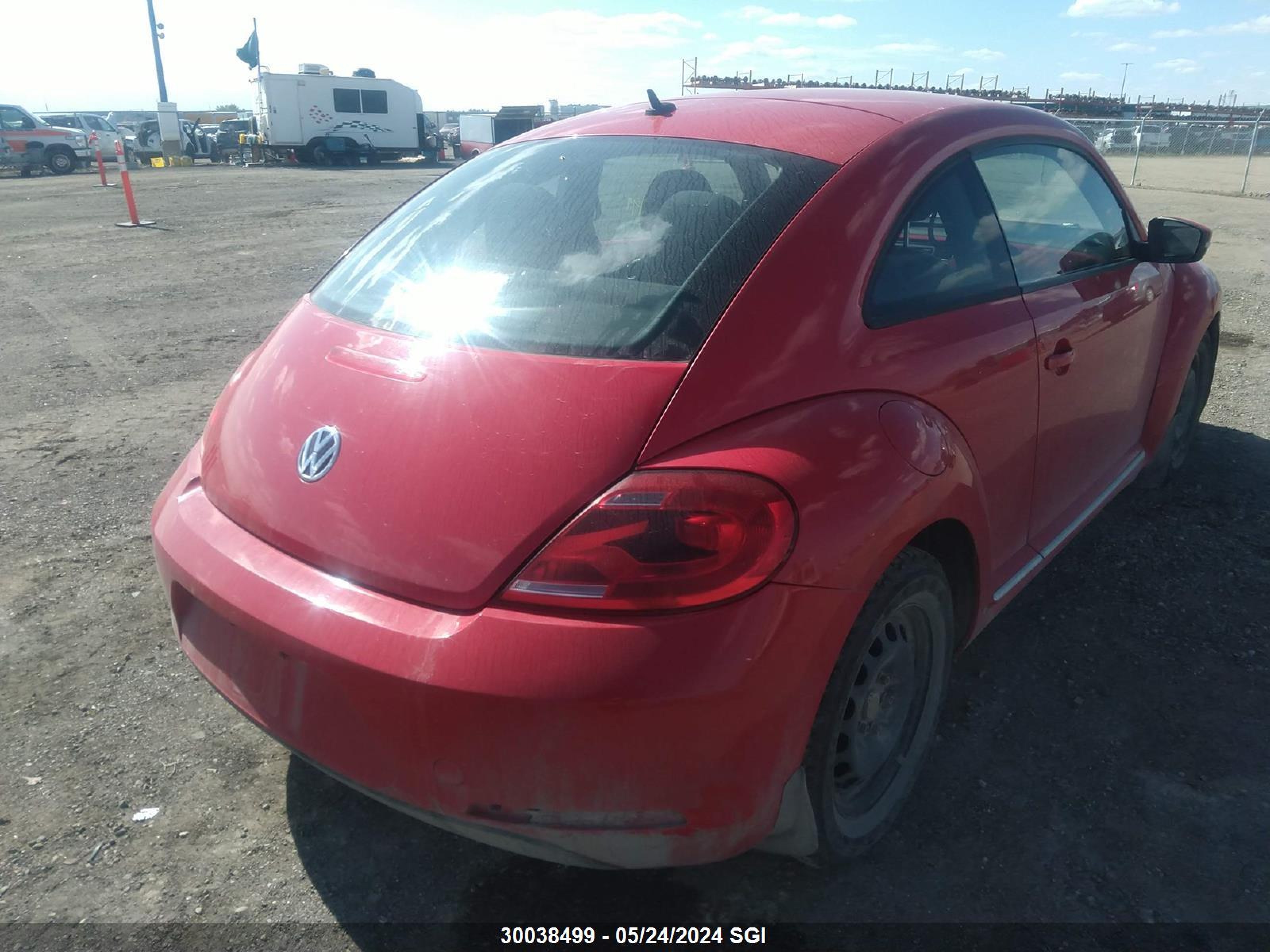 Photo 3 VIN: 3VWJX7AT3DM665346 - VOLKSWAGEN BEETLE 