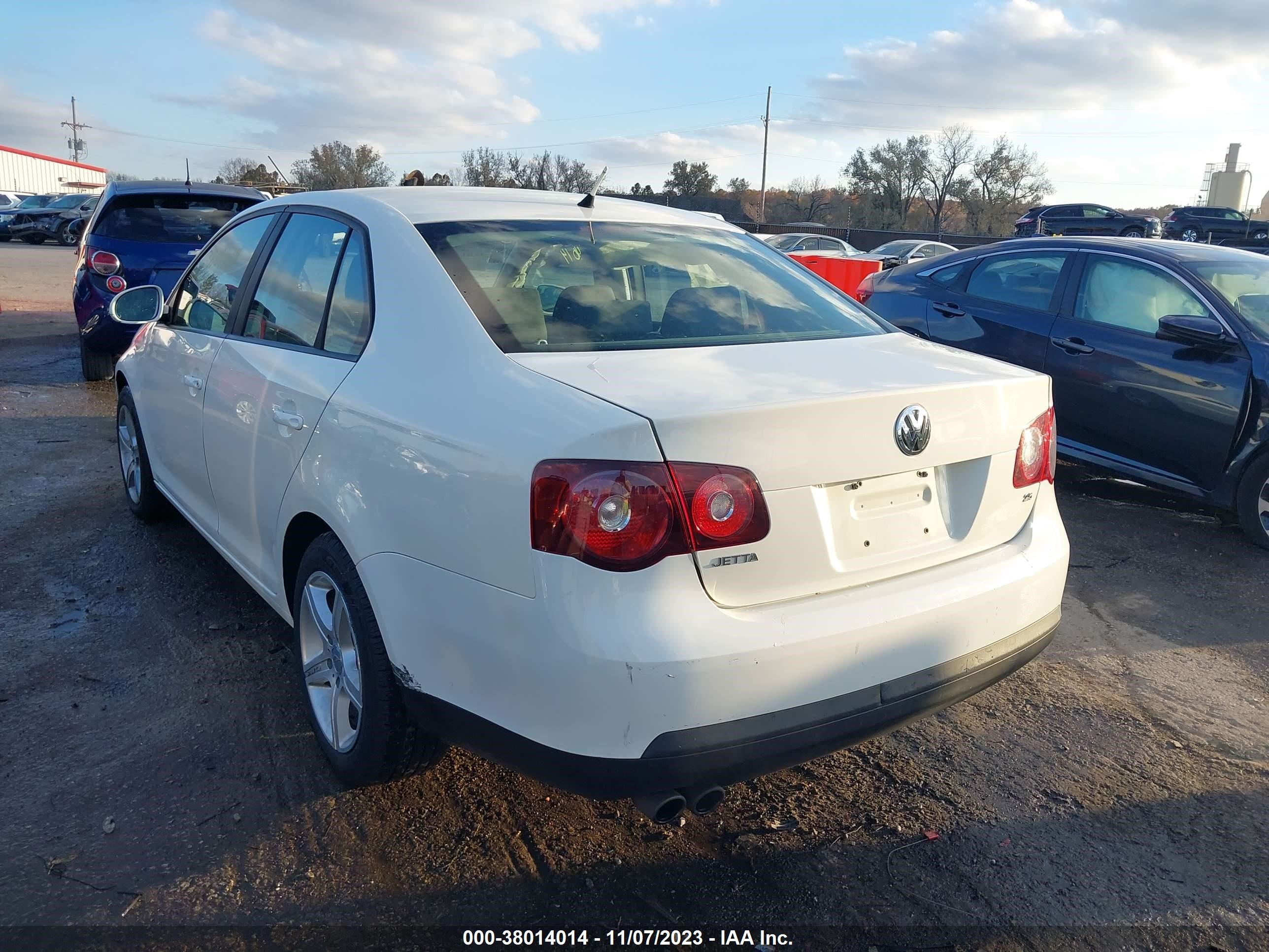 Photo 2 VIN: 3VWJZ71K38M193933 - VOLKSWAGEN JETTA 