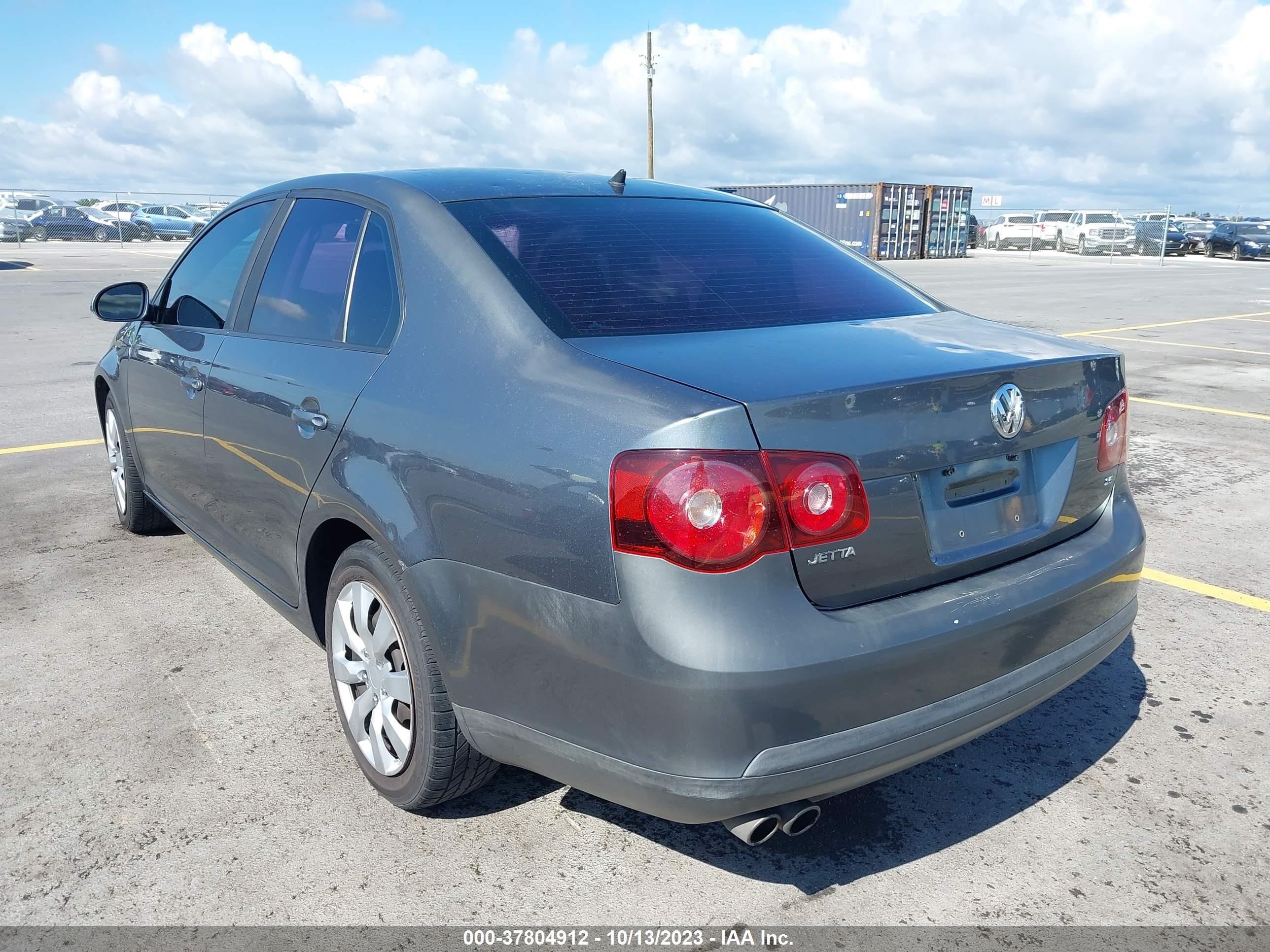 Photo 2 VIN: 3VWJZ7AJ4AM004140 - VOLKSWAGEN JETTA 