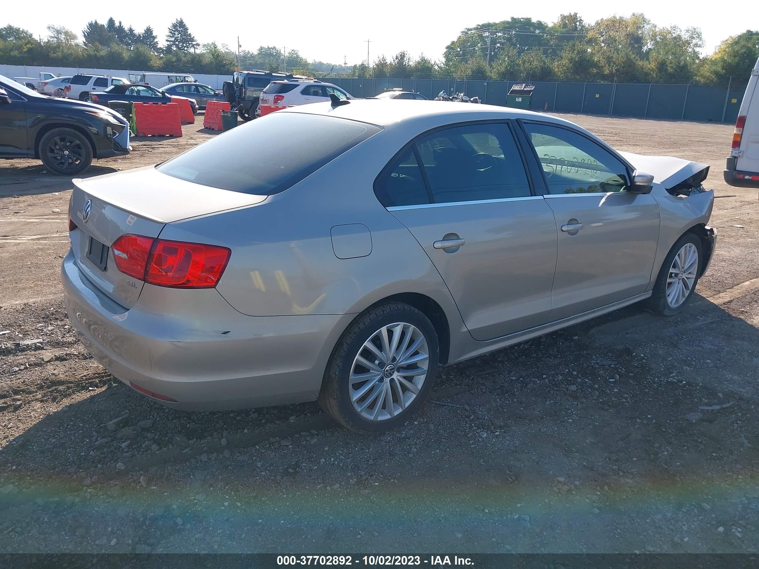 Photo 3 VIN: 3VWL07AJ1EM259109 - VOLKSWAGEN JETTA 