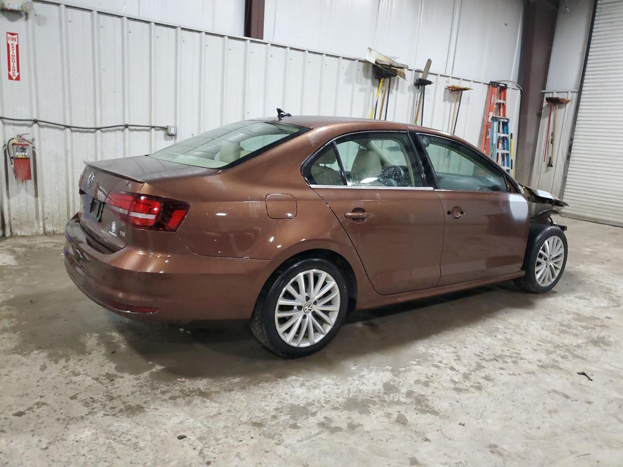 Photo 2 VIN: 3VWL17AJ4GM394522 - VOLKSWAGEN JETTA 