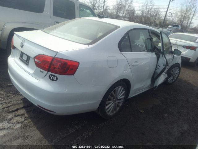 Photo 3 VIN: 3VWL17AJ6EM322976 - VOLKSWAGEN JETTA SEDAN 