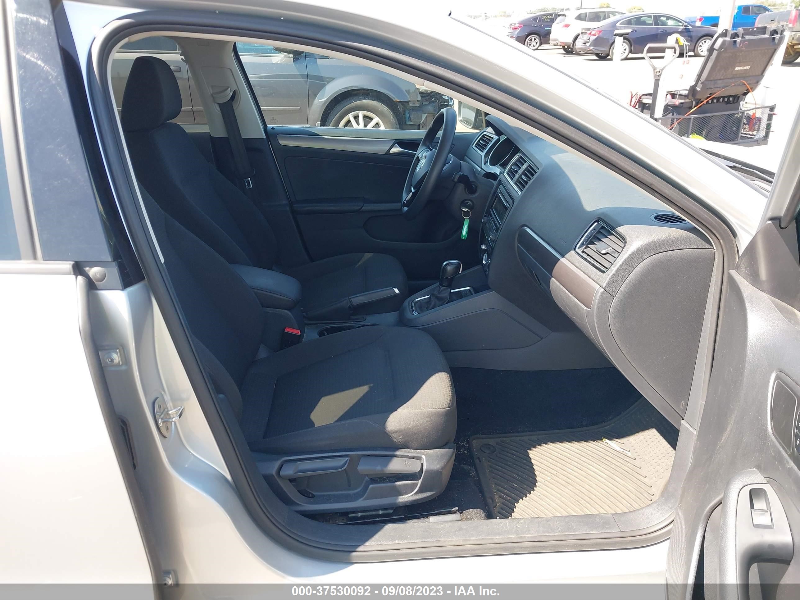 Photo 4 VIN: 3VWLA7AJ9FM323668 - VOLKSWAGEN JETTA 