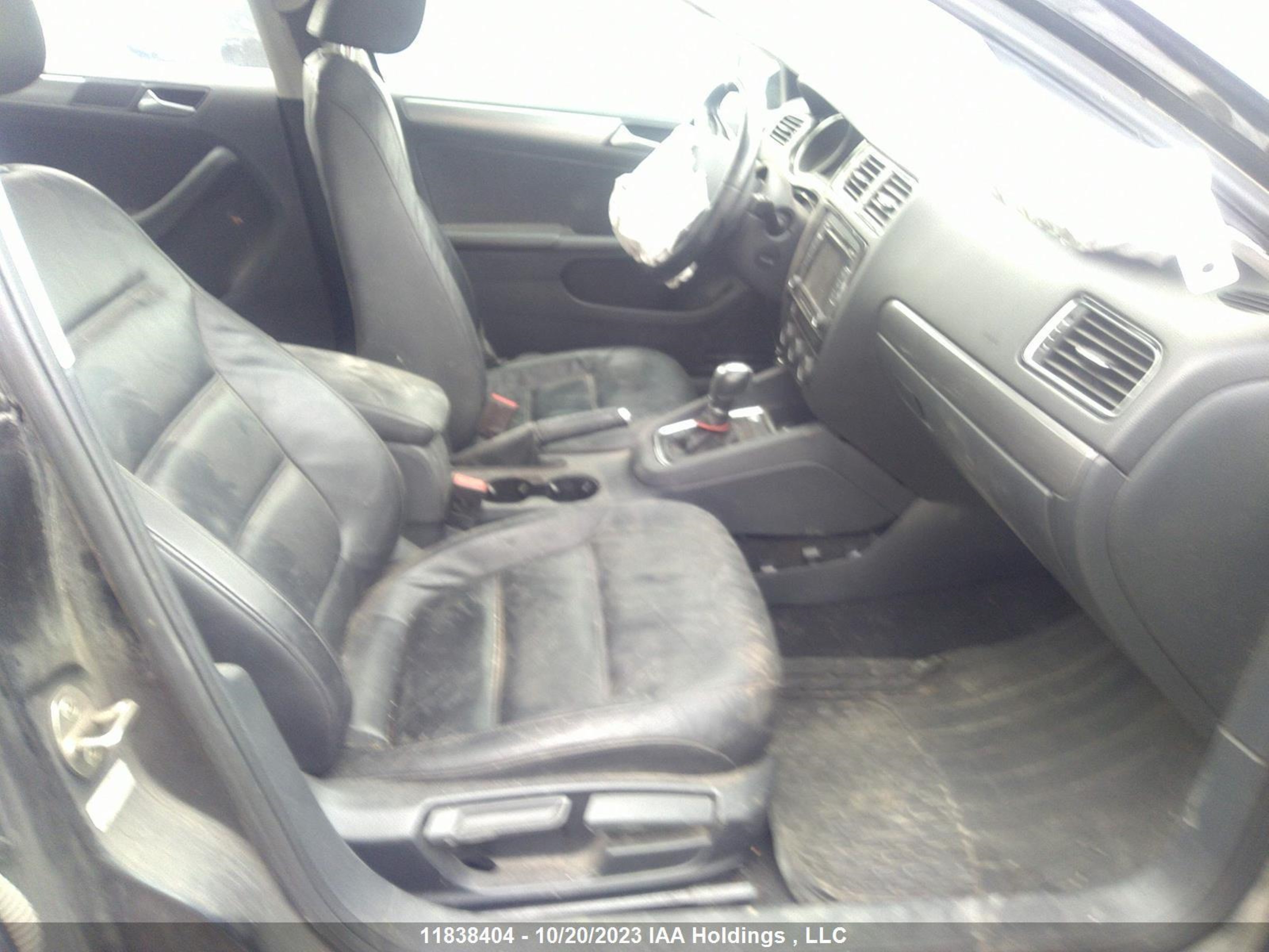 Photo 4 VIN: 3VWLA7AJXFM276070 - VOLKSWAGEN JETTA 