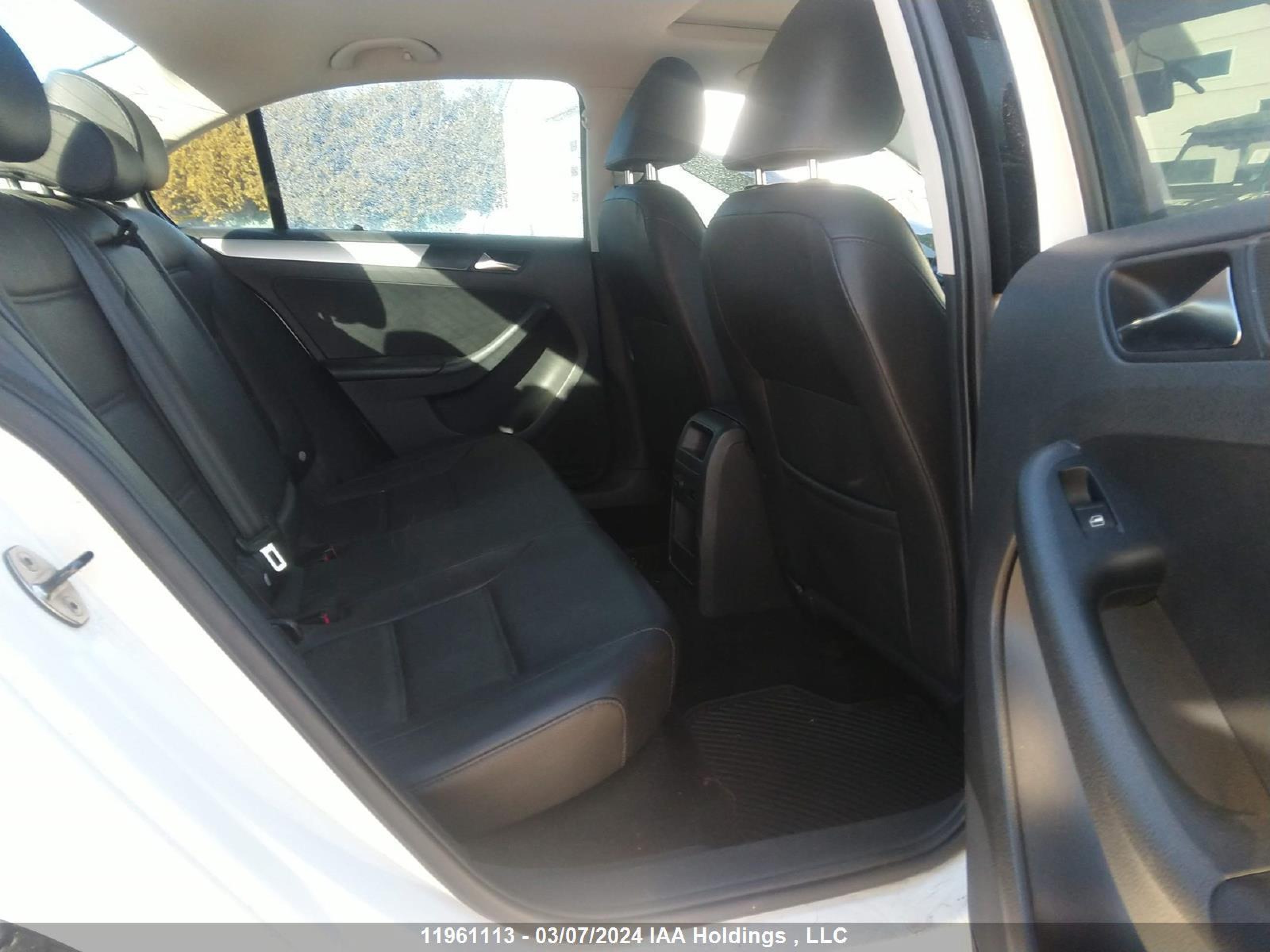 Photo 7 VIN: 3VWLL7AJ3BM130551 - VOLKSWAGEN JETTA 