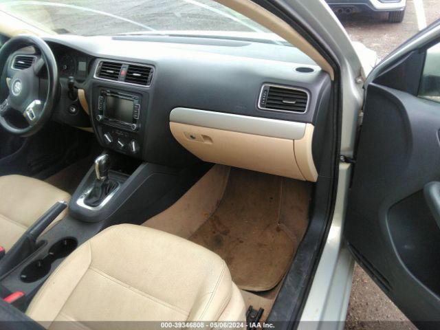 Photo 4 VIN: 3VWLL7AJ4BM105528 - VOLKSWAGEN JETTA 