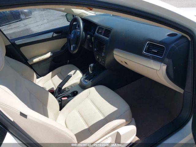 Photo 4 VIN: 3VWLL7AJ8BM128651 - VOLKSWAGEN JETTA 