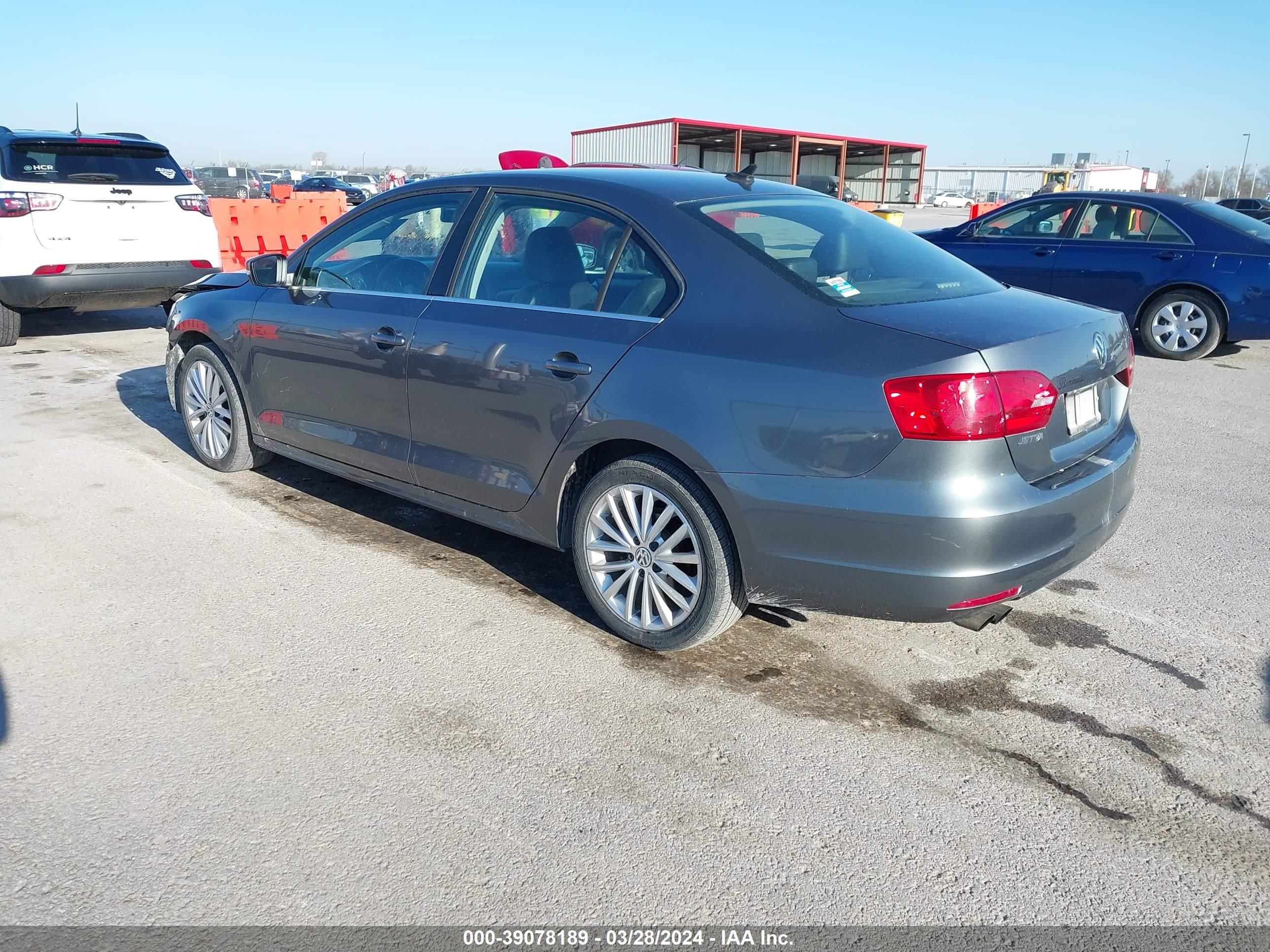 Photo 2 VIN: 3VWLL7AJ9DM395946 - VOLKSWAGEN JETTA 