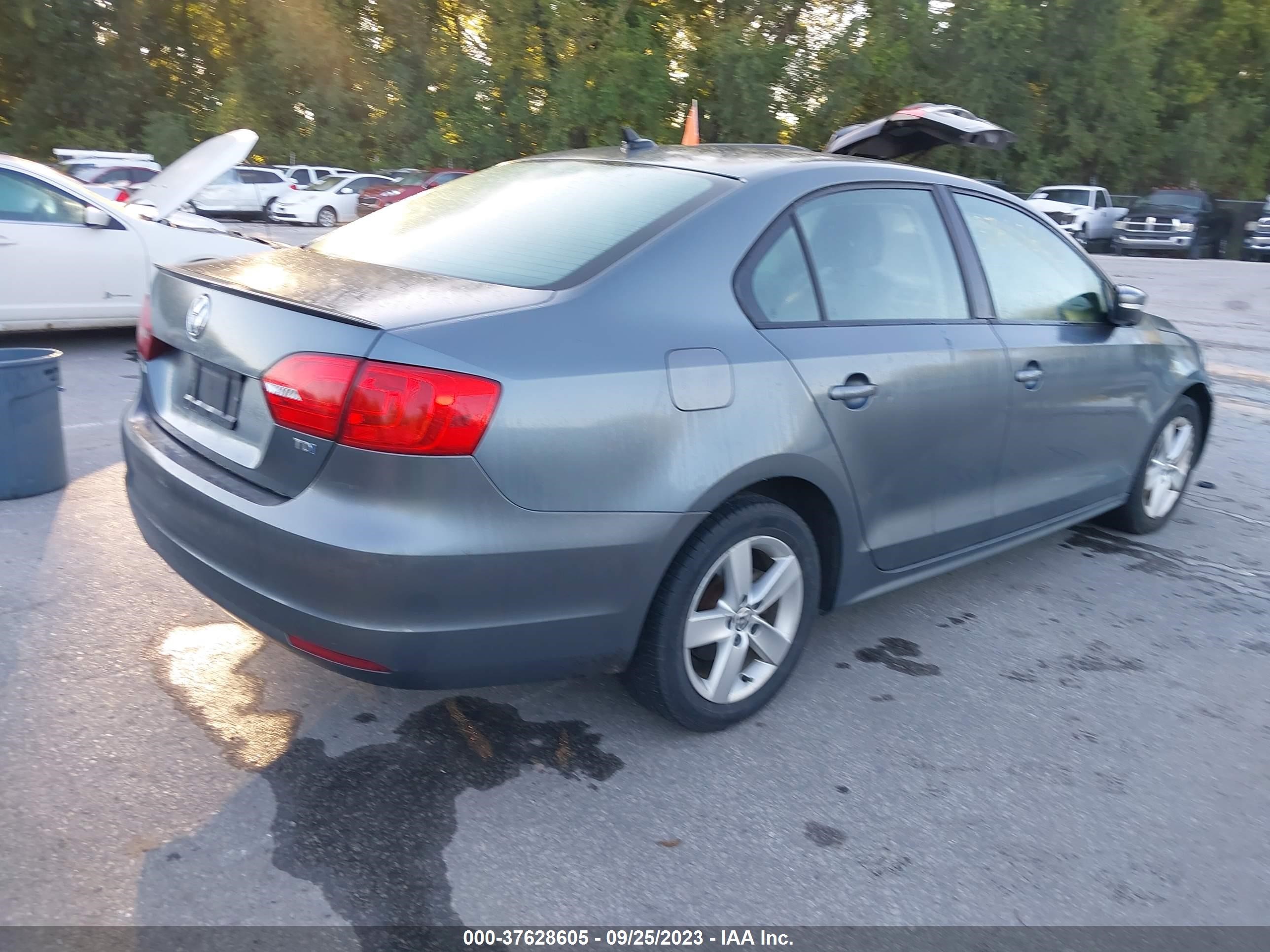 Photo 3 VIN: 3VWLL7AJXBM096415 - VOLKSWAGEN JETTA 