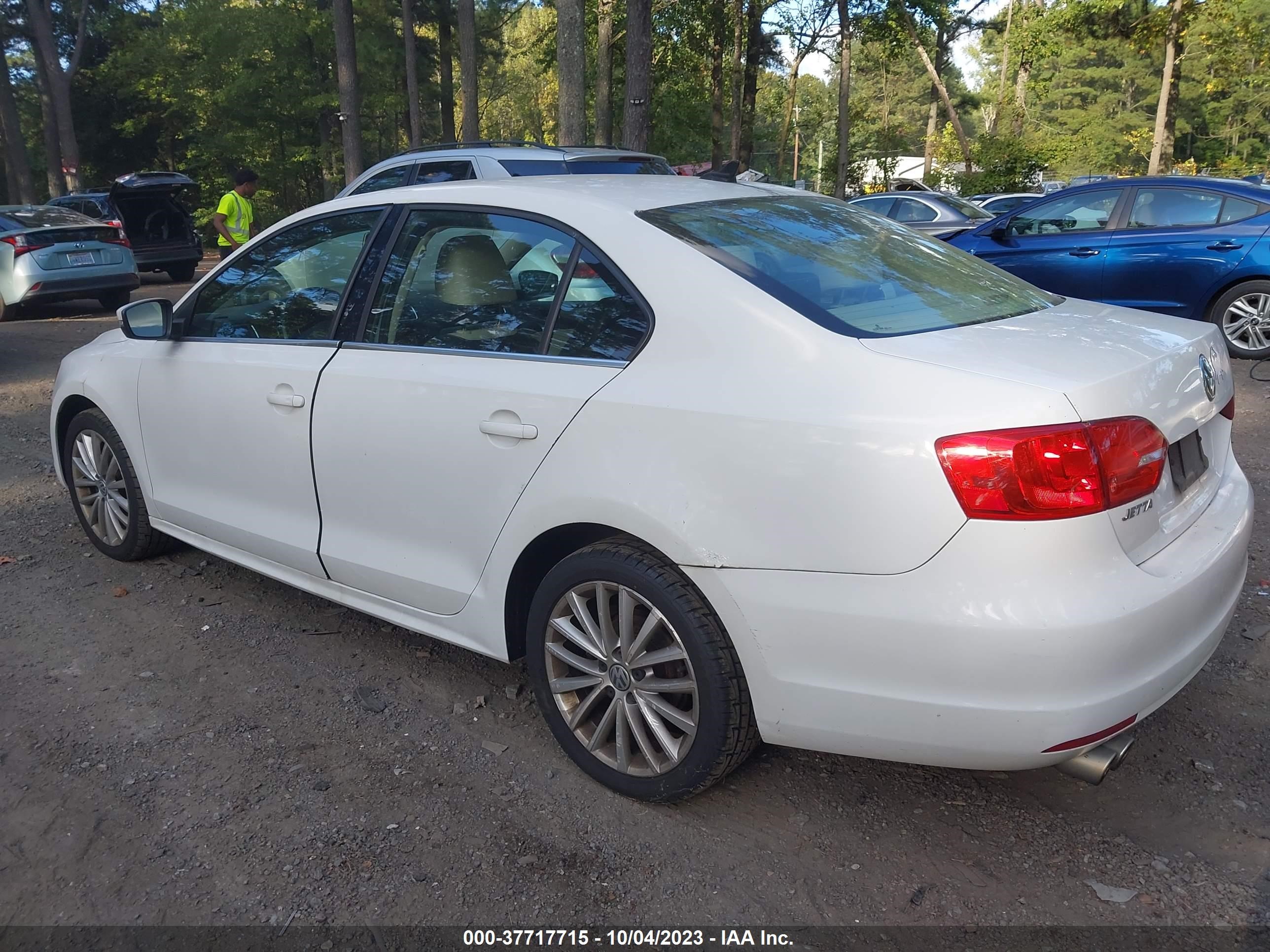 Photo 2 VIN: 3VWLP7AJ3DM430565 - VOLKSWAGEN JETTA 