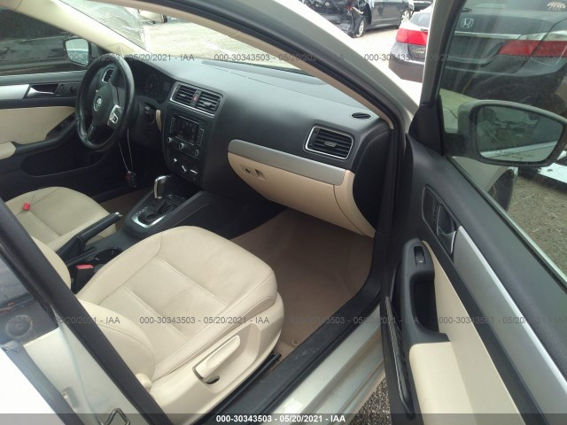 Photo 4 VIN: 3VWLX7AJ1BM383520 - VOLKSWAGEN JETTA SEDAN 