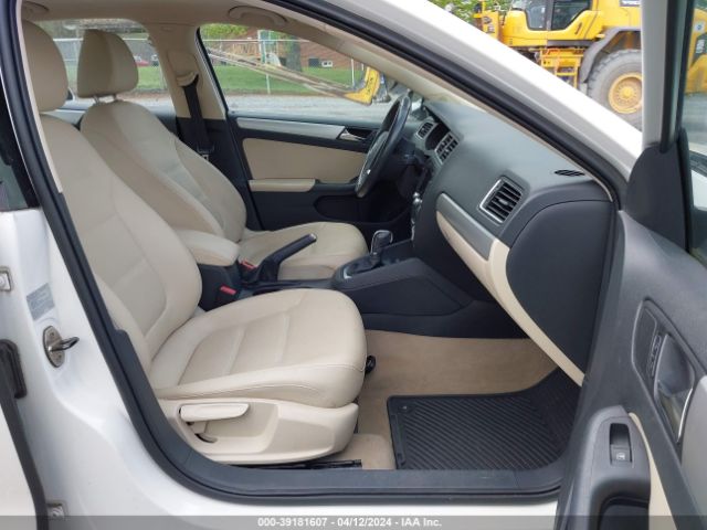 Photo 4 VIN: 3VWLX7AJ4BM005627 - VOLKSWAGEN JETTA 