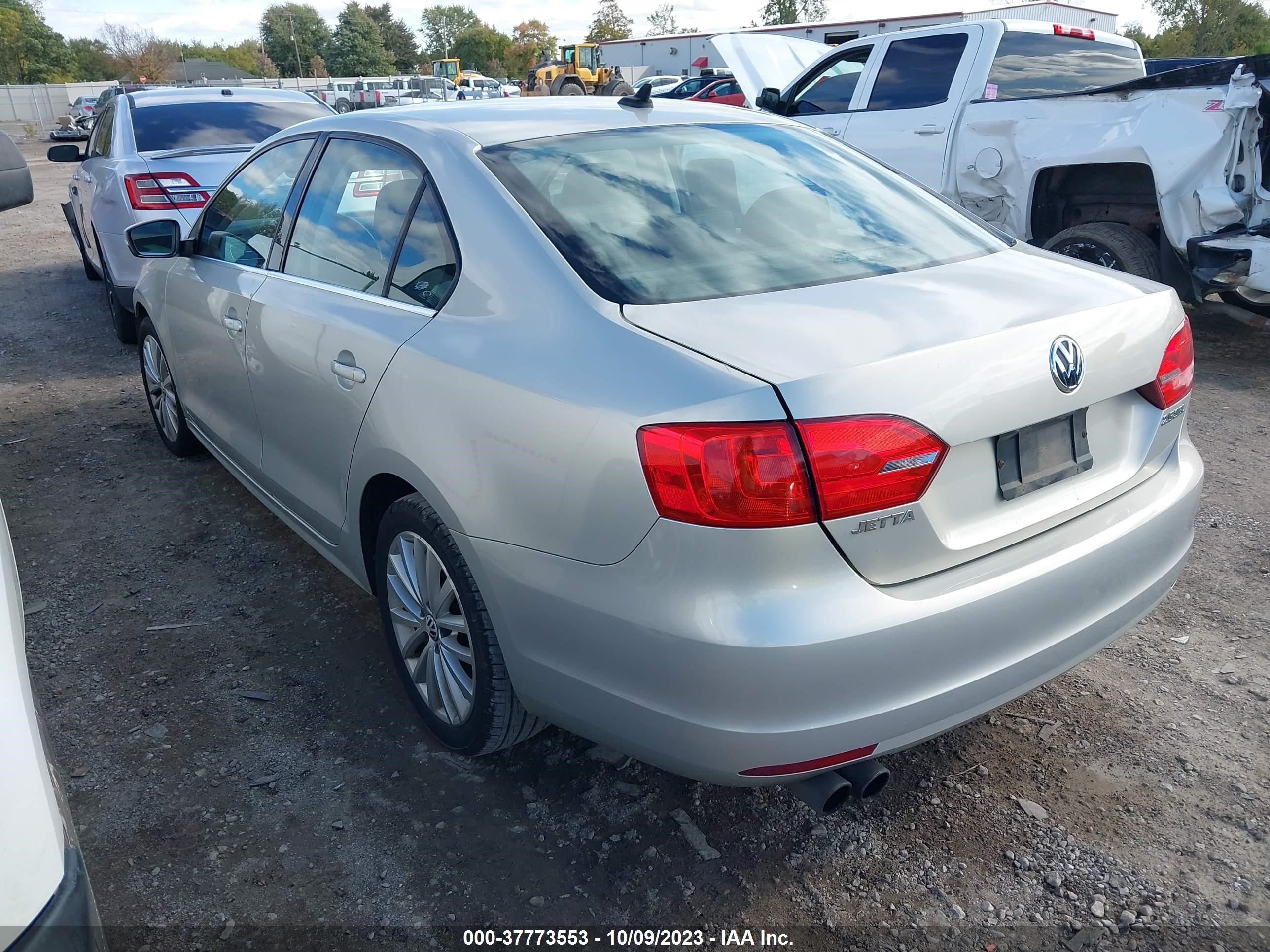 Photo 2 VIN: 3VWLX7AJ6BM325984 - VOLKSWAGEN JETTA 