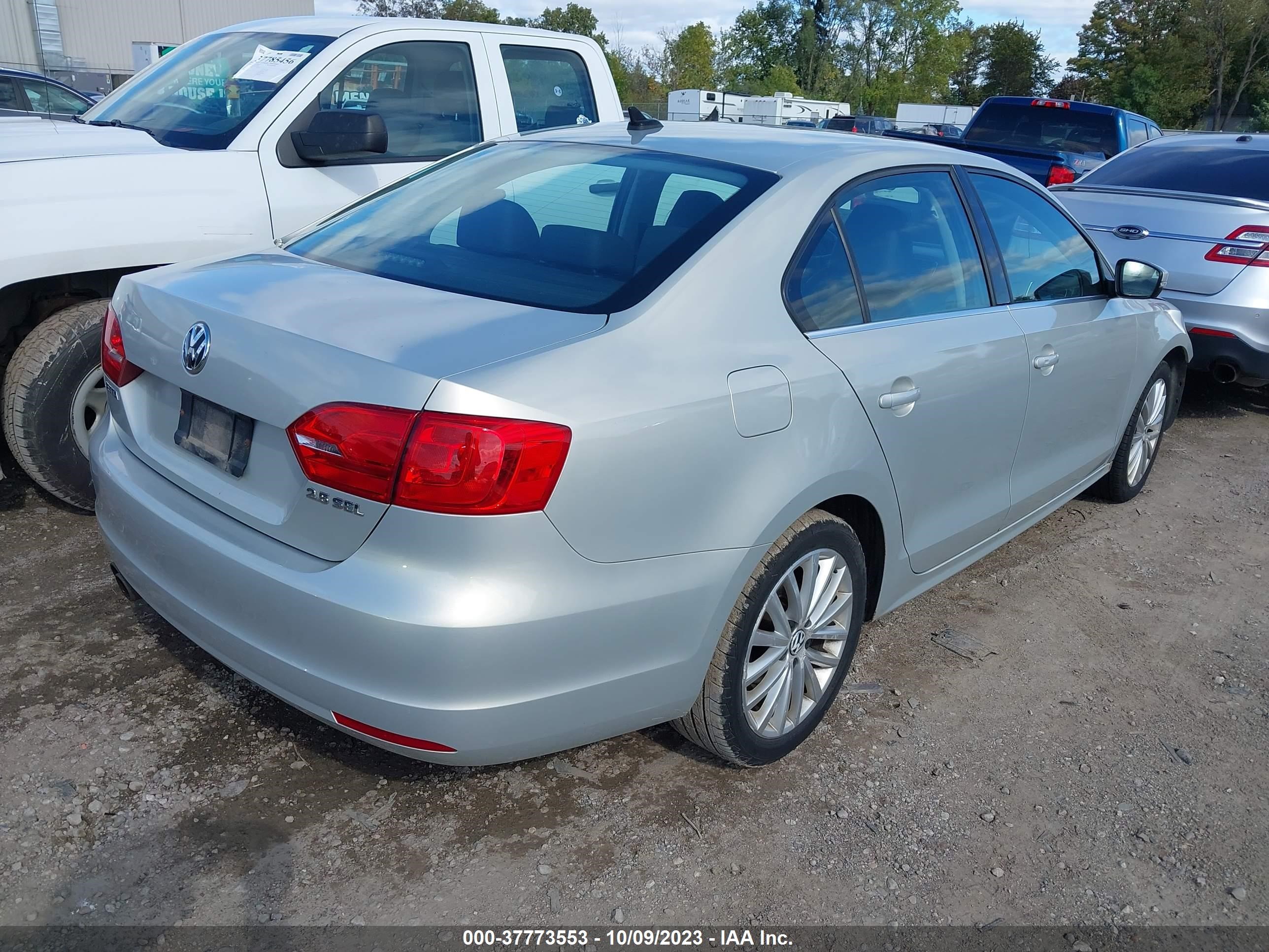 Photo 3 VIN: 3VWLX7AJ6BM325984 - VOLKSWAGEN JETTA 