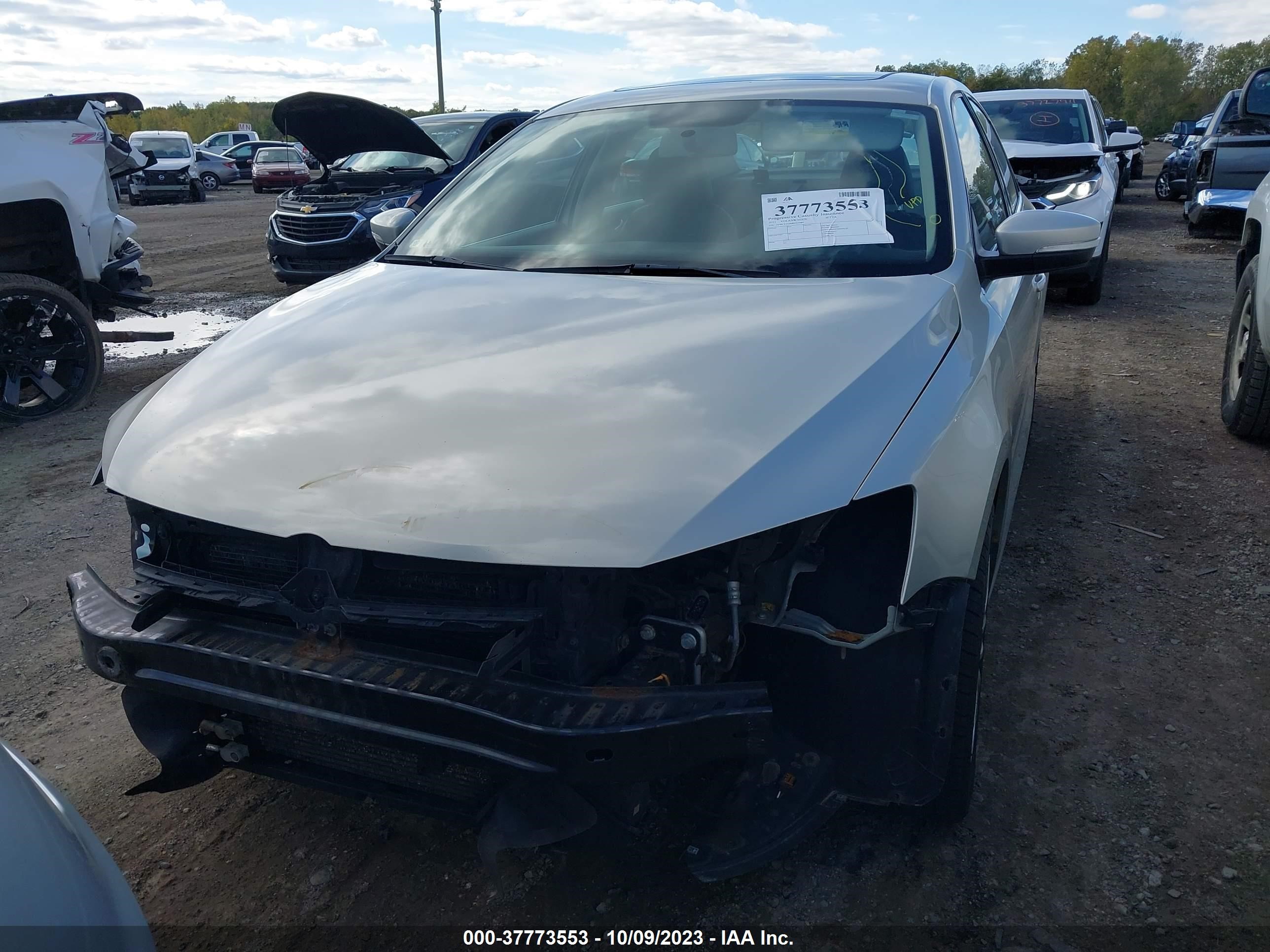 Photo 5 VIN: 3VWLX7AJ6BM325984 - VOLKSWAGEN JETTA 