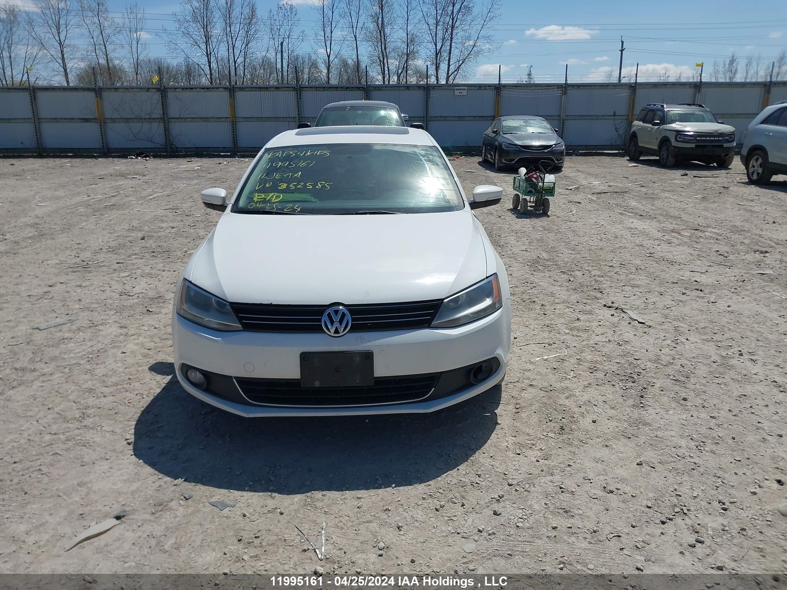 Photo 11 VIN: 3VWLX7AJ6BM352585 - VOLKSWAGEN JETTA 