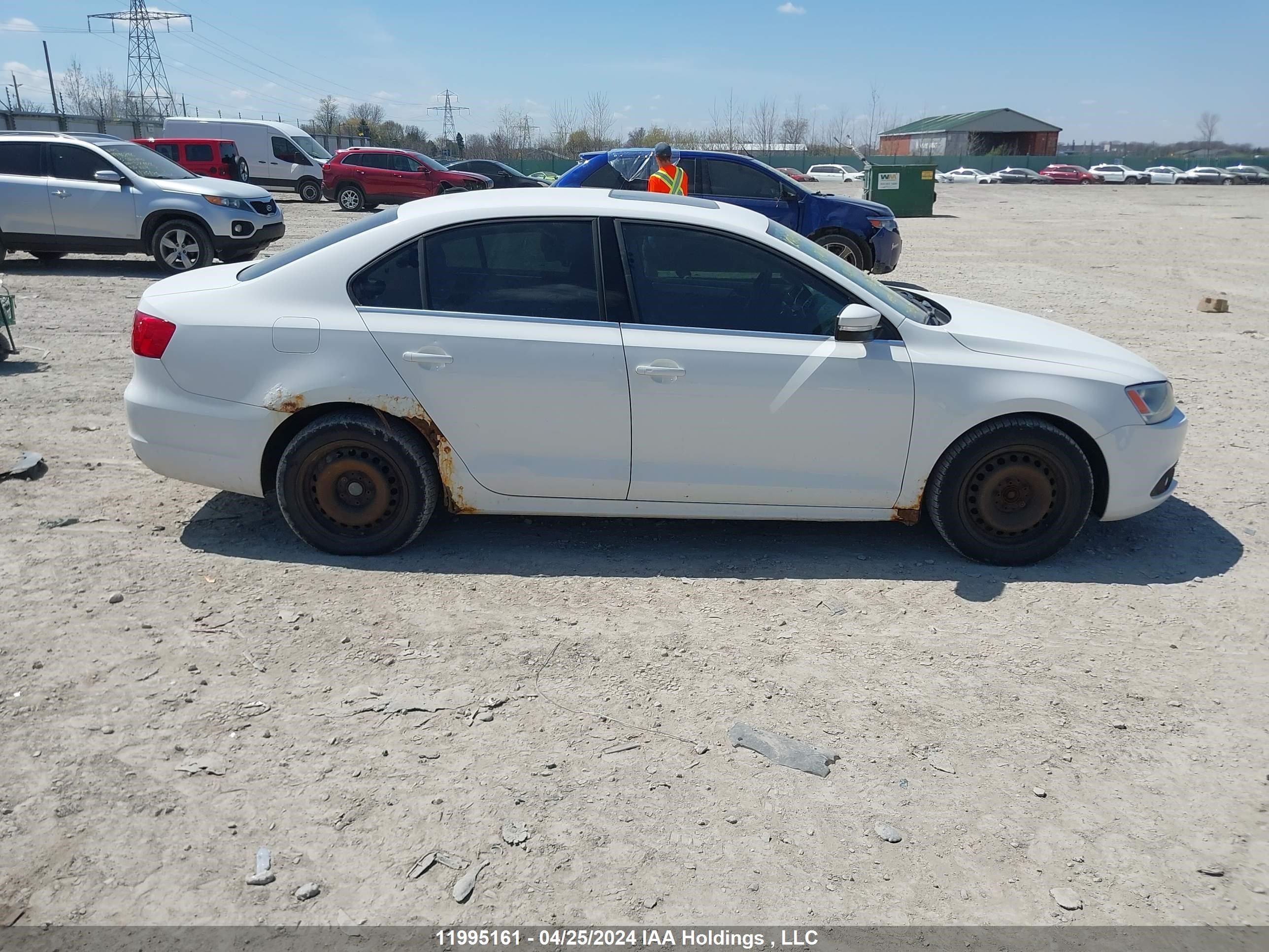 Photo 12 VIN: 3VWLX7AJ6BM352585 - VOLKSWAGEN JETTA 