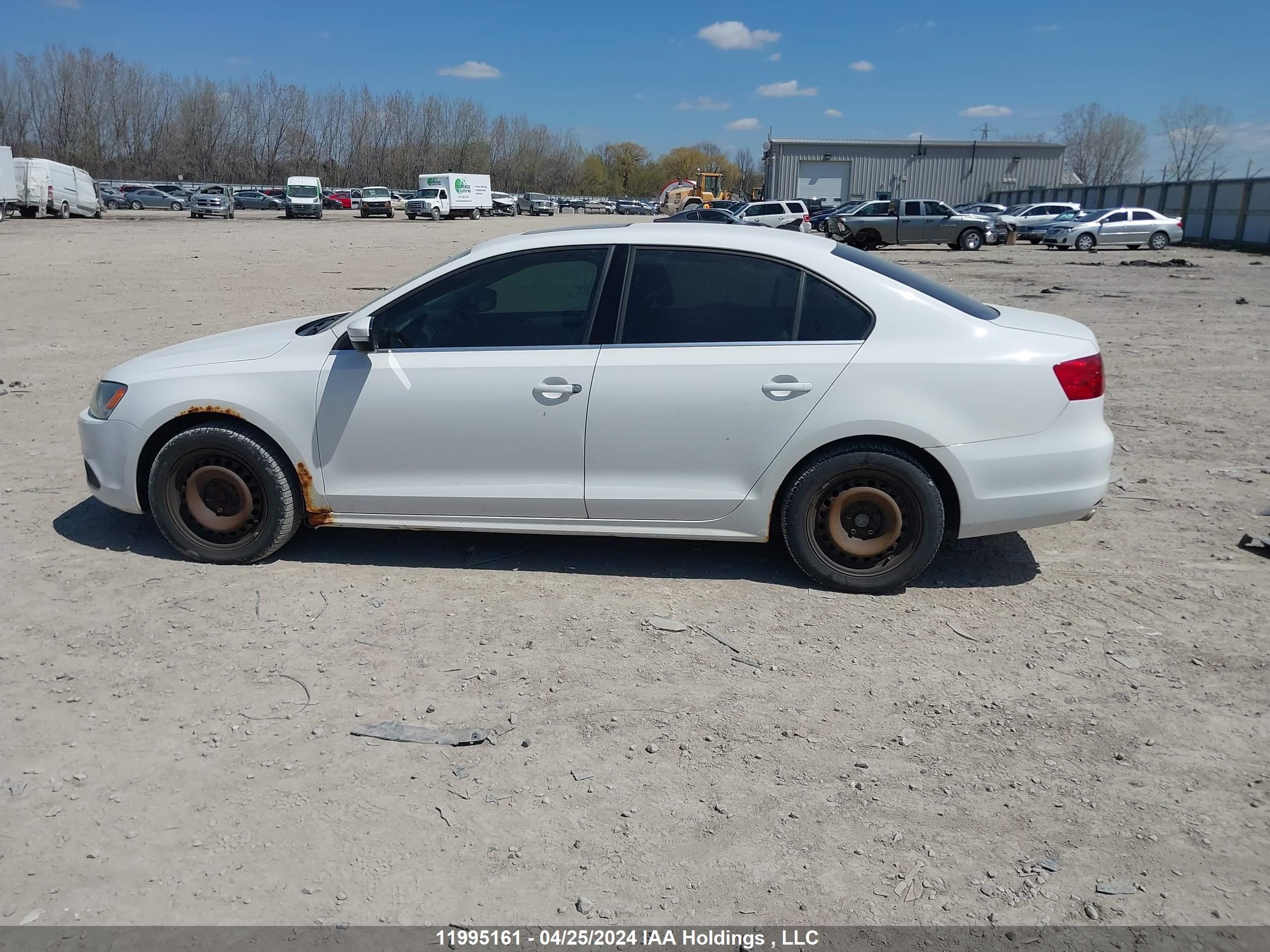 Photo 13 VIN: 3VWLX7AJ6BM352585 - VOLKSWAGEN JETTA 