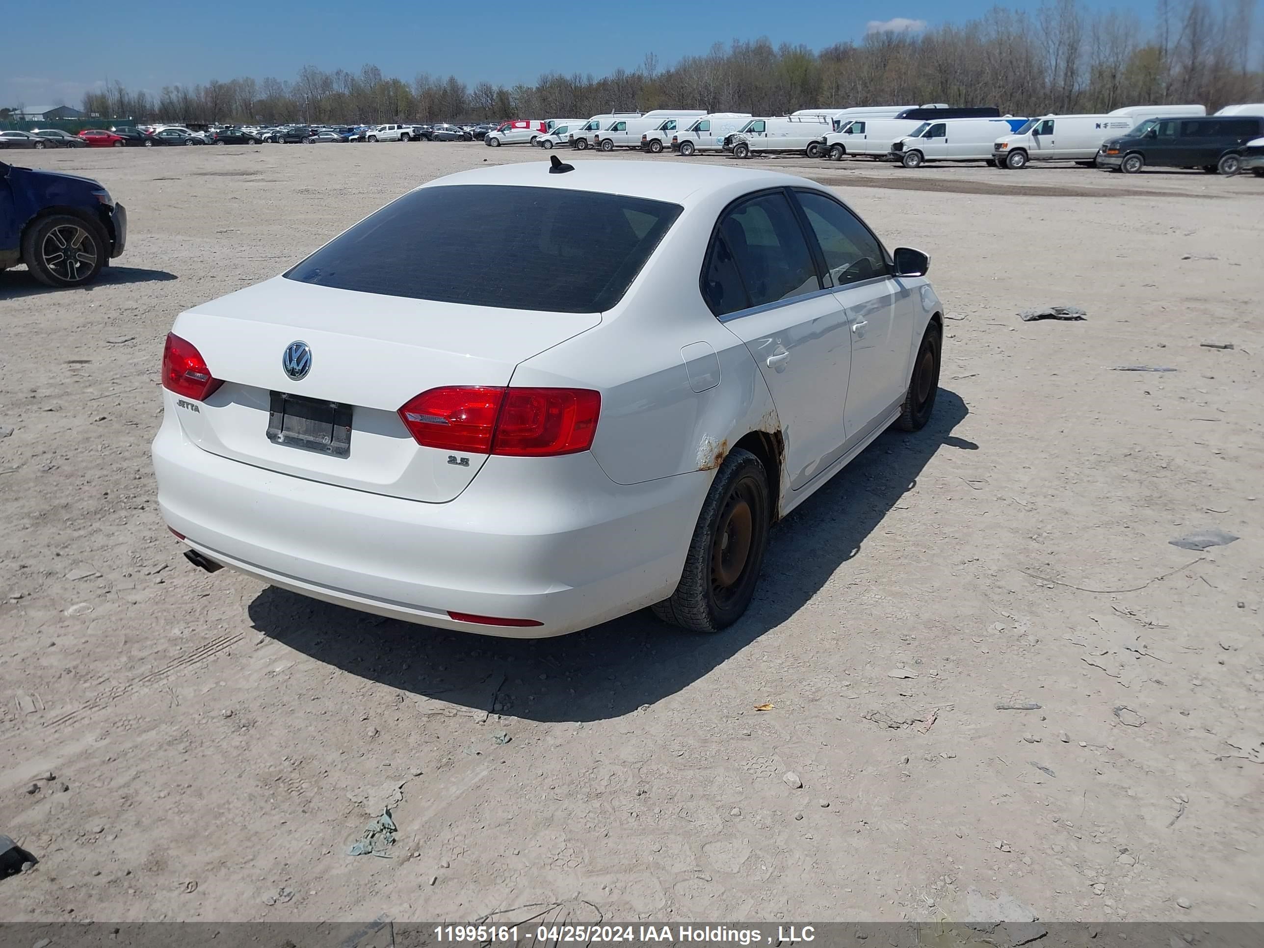 Photo 3 VIN: 3VWLX7AJ6BM352585 - VOLKSWAGEN JETTA 