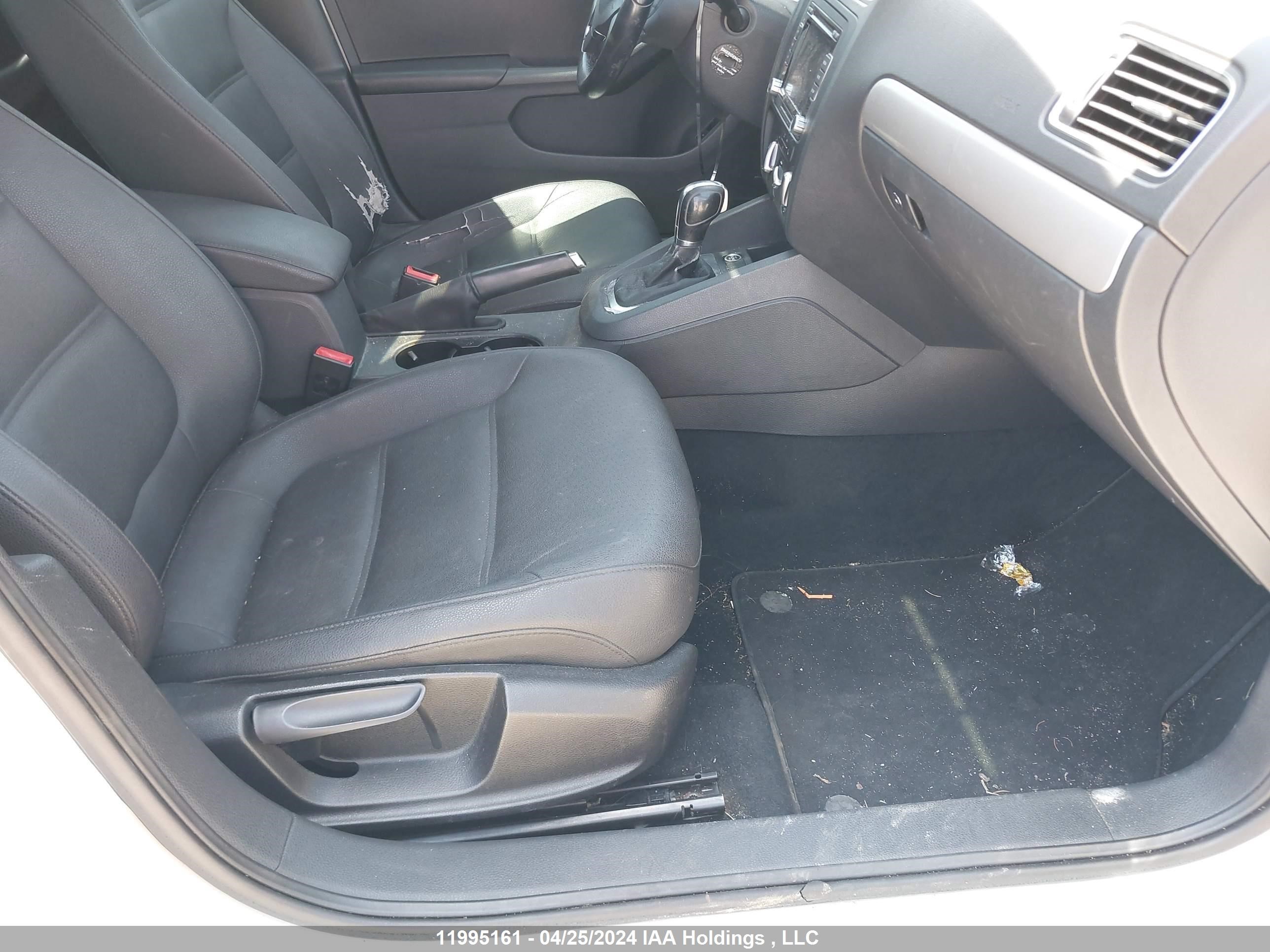 Photo 4 VIN: 3VWLX7AJ6BM352585 - VOLKSWAGEN JETTA 