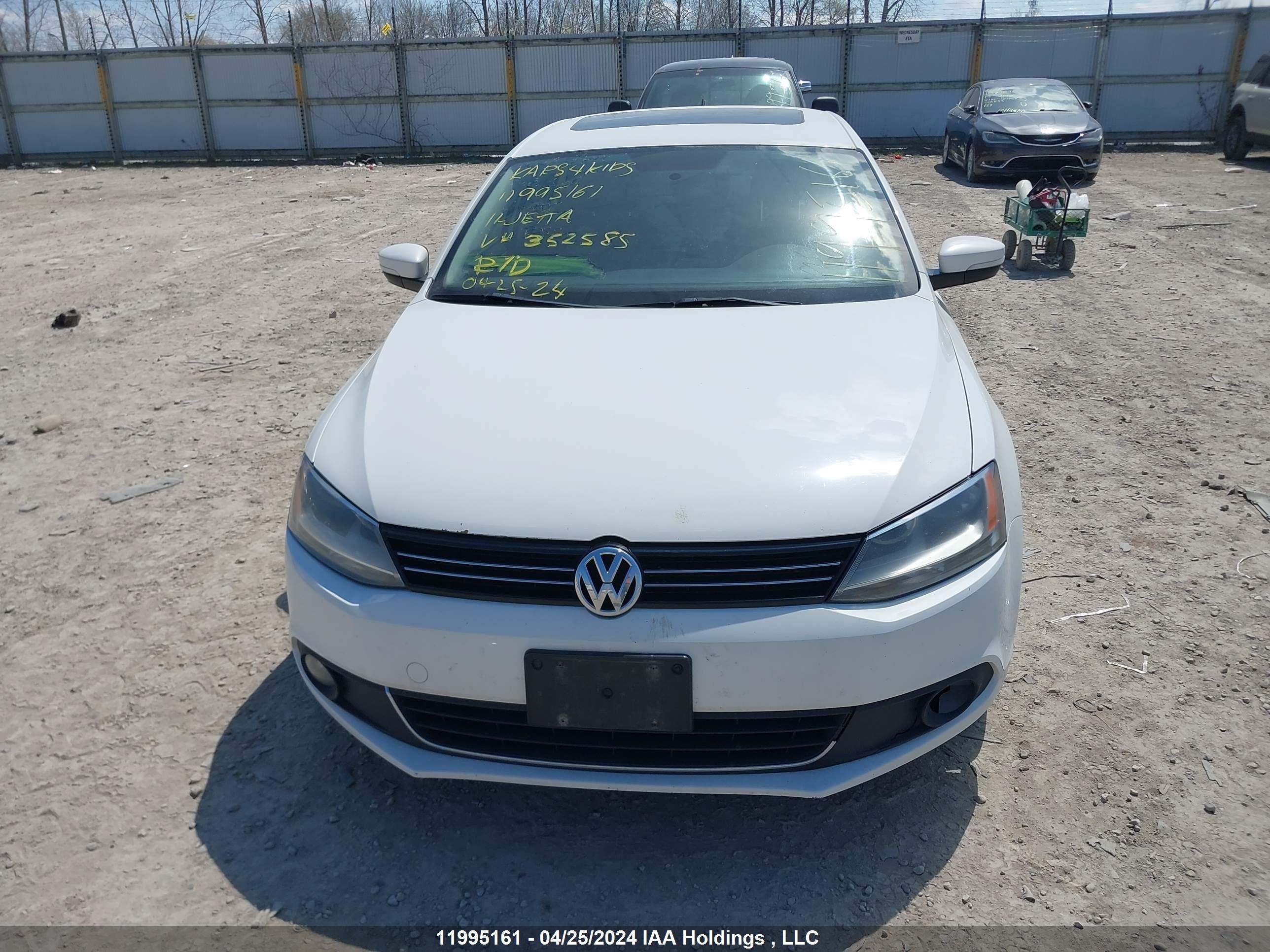 Photo 5 VIN: 3VWLX7AJ6BM352585 - VOLKSWAGEN JETTA 