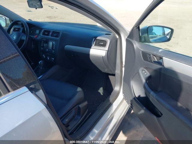 Photo 4 VIN: 3VWLX7AJ6BM368804 - VOLKSWAGEN JETTA SEDAN 