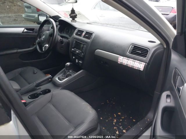 Photo 4 VIN: 3VWLX7AJ7CM306426 - VOLKSWAGEN JETTA 