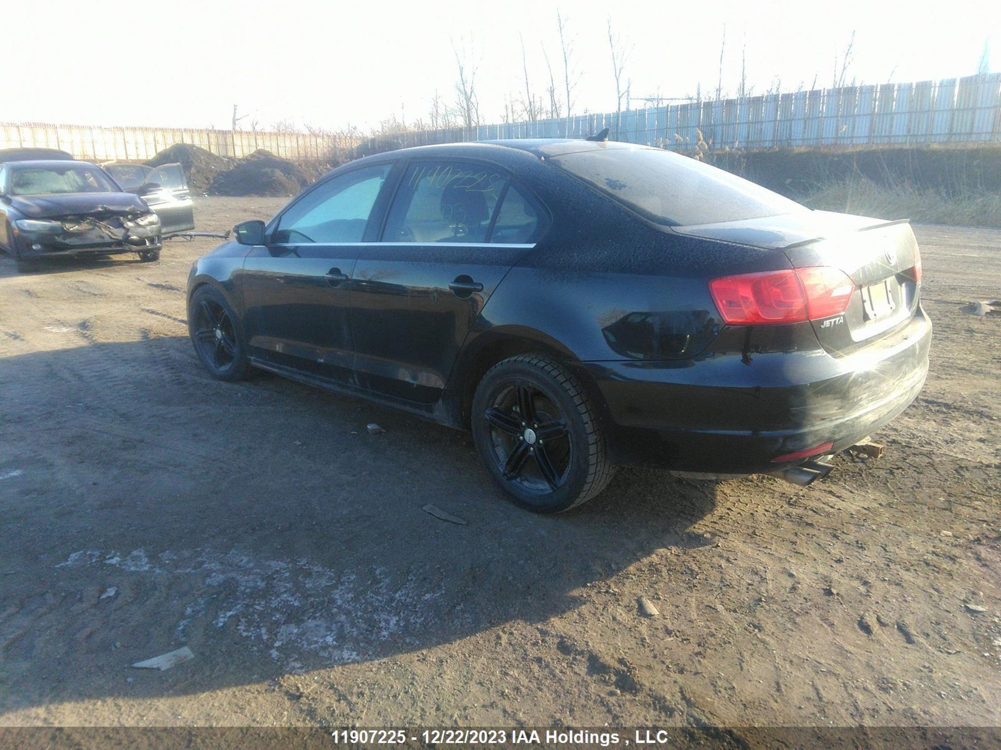 Photo 2 VIN: 3VWLX7AJ8BM347923 - VOLKSWAGEN JETTA 