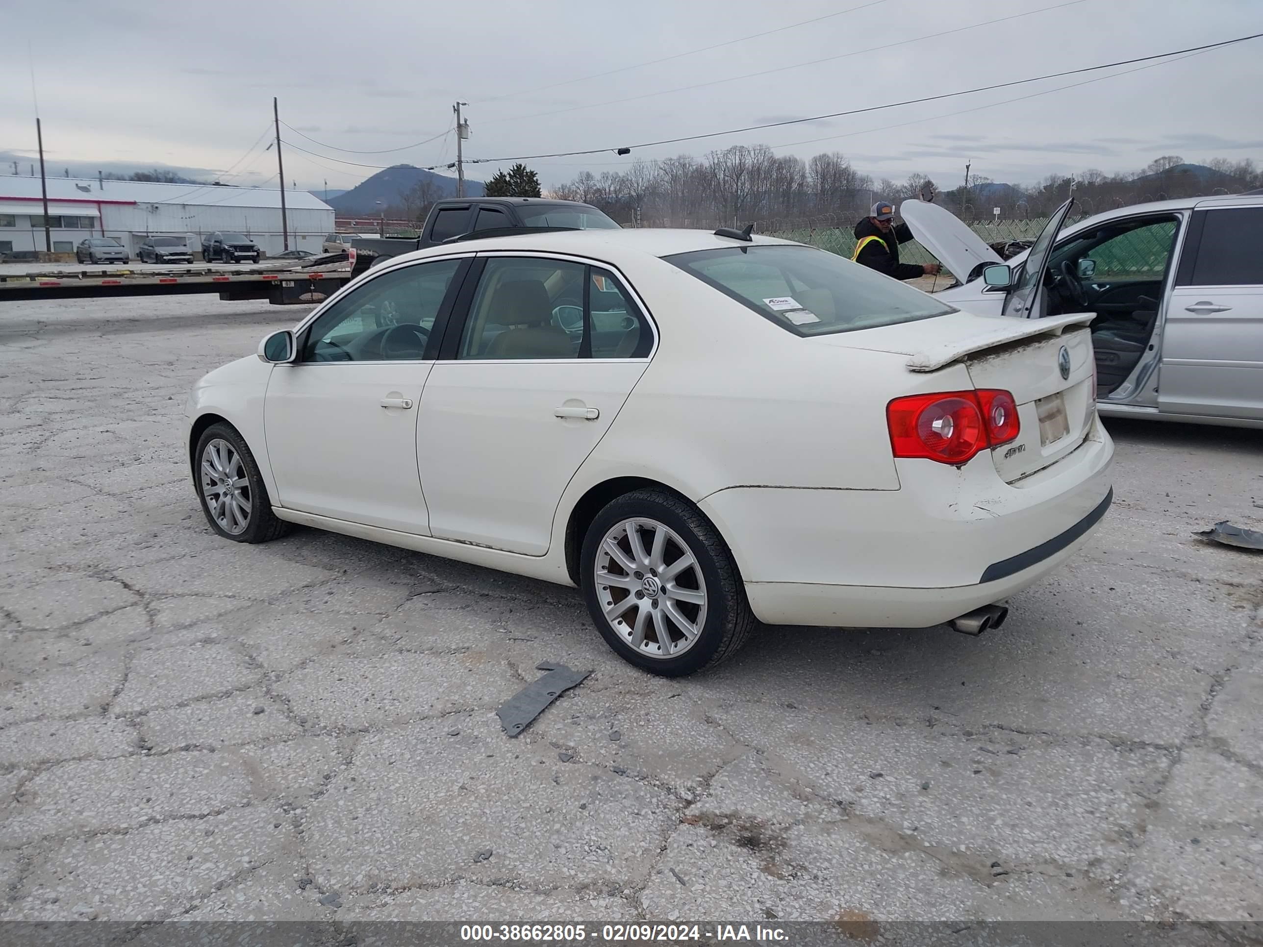 Photo 2 VIN: 3VWMJ71K26M697973 - VOLKSWAGEN JETTA 