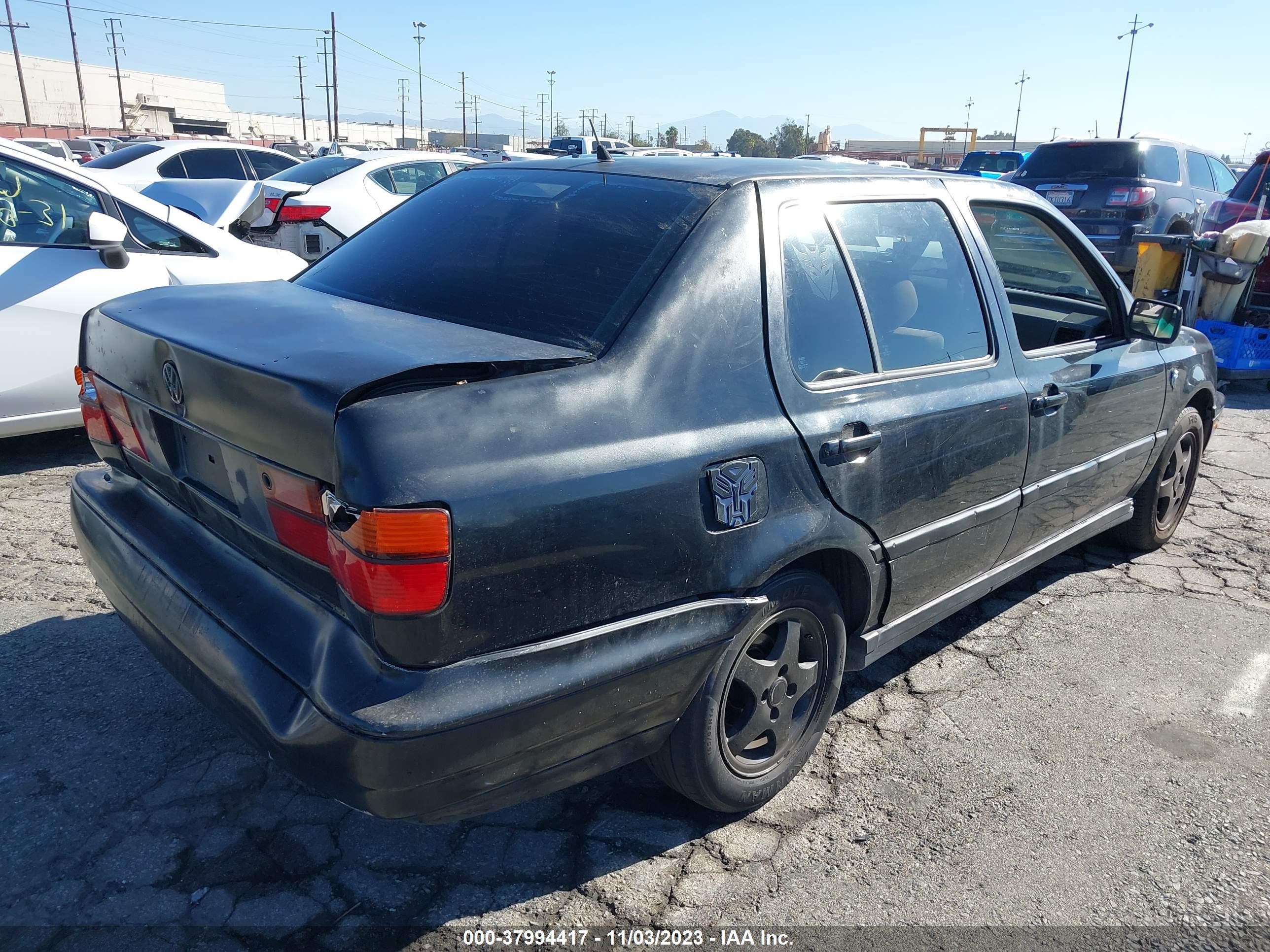 Photo 3 VIN: 3VWPB81H2XM207005 - VOLKSWAGEN JETTA 