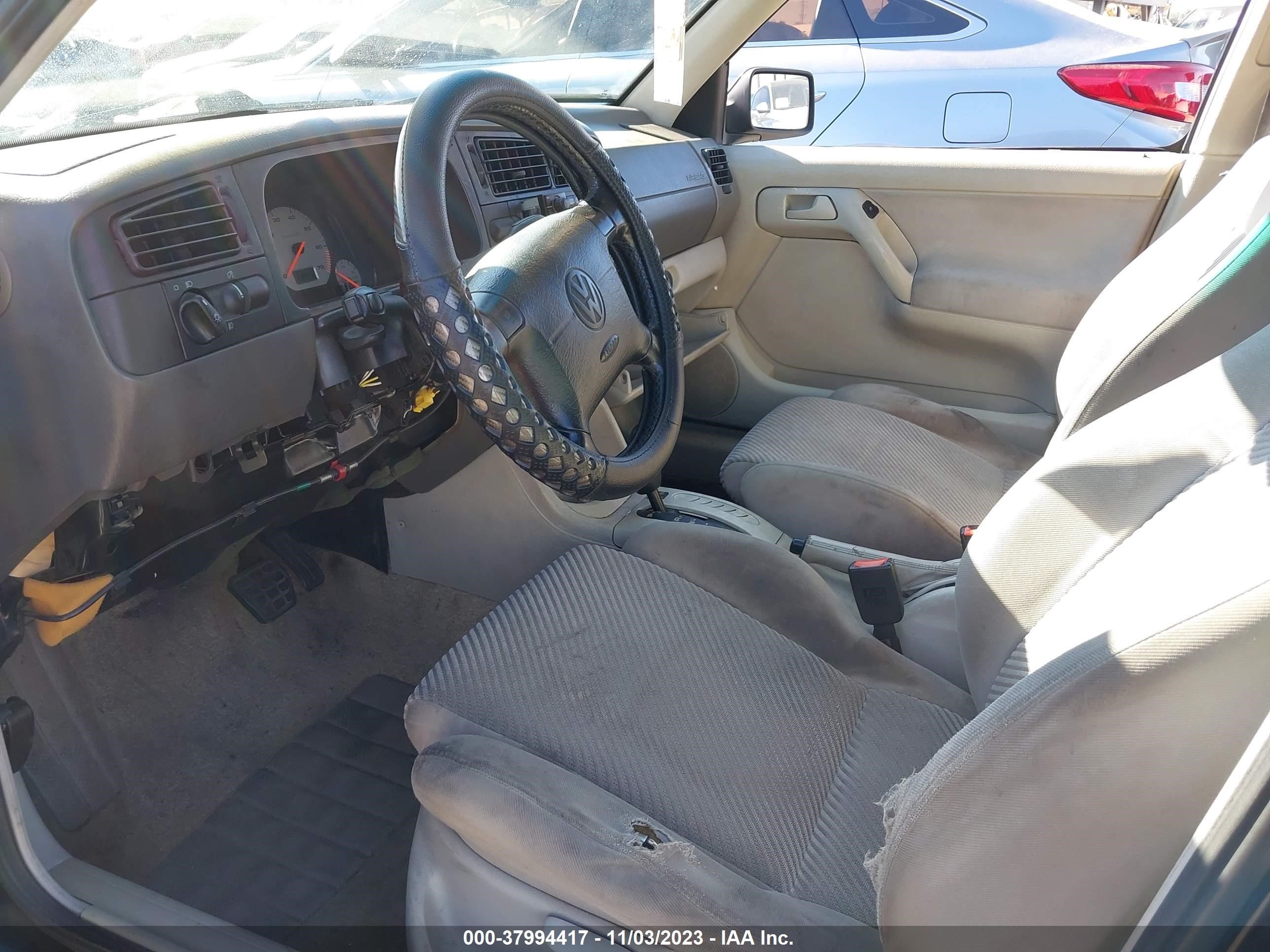 Photo 4 VIN: 3VWPB81H2XM207005 - VOLKSWAGEN JETTA 