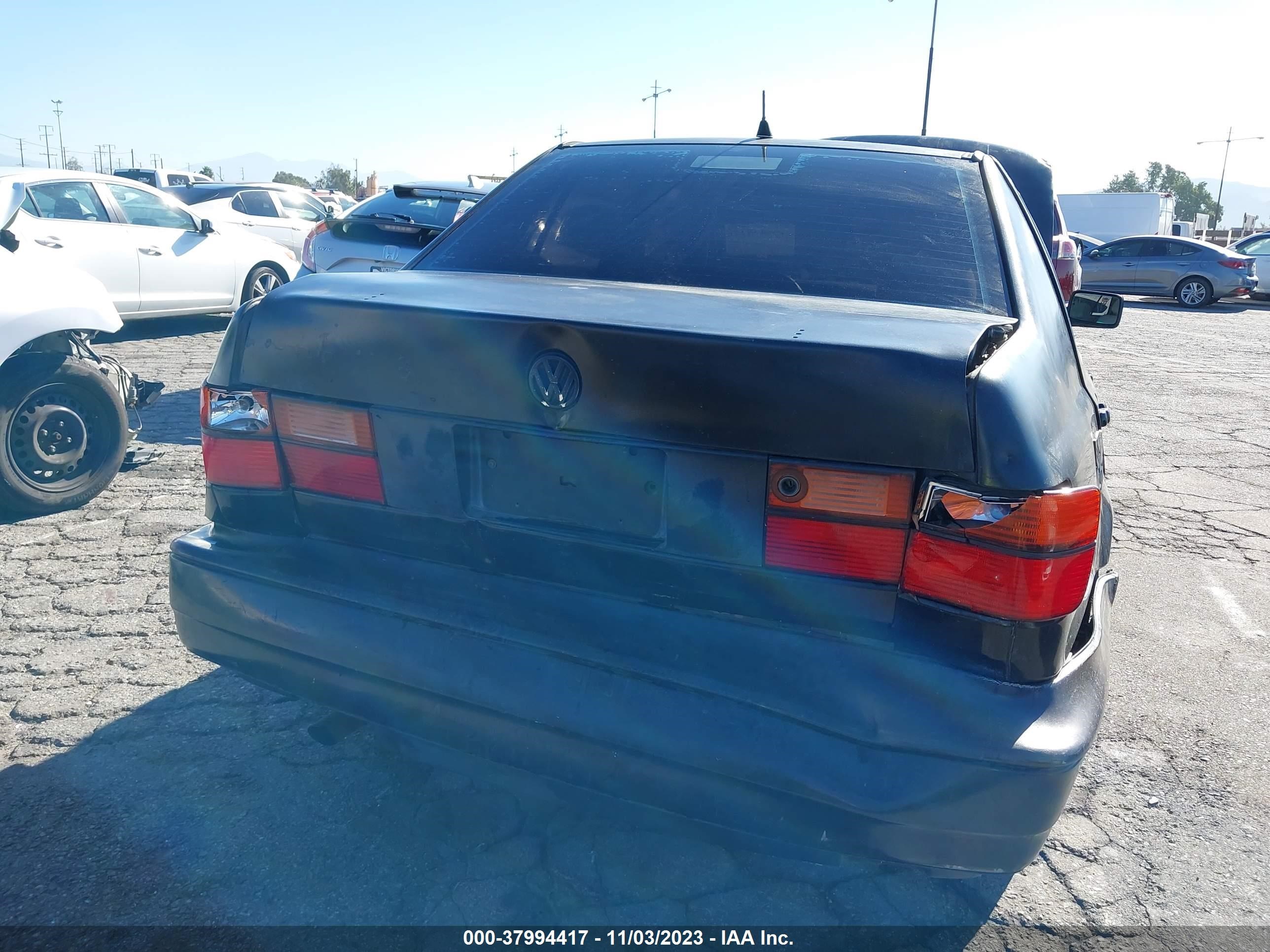 Photo 5 VIN: 3VWPB81H2XM207005 - VOLKSWAGEN JETTA 