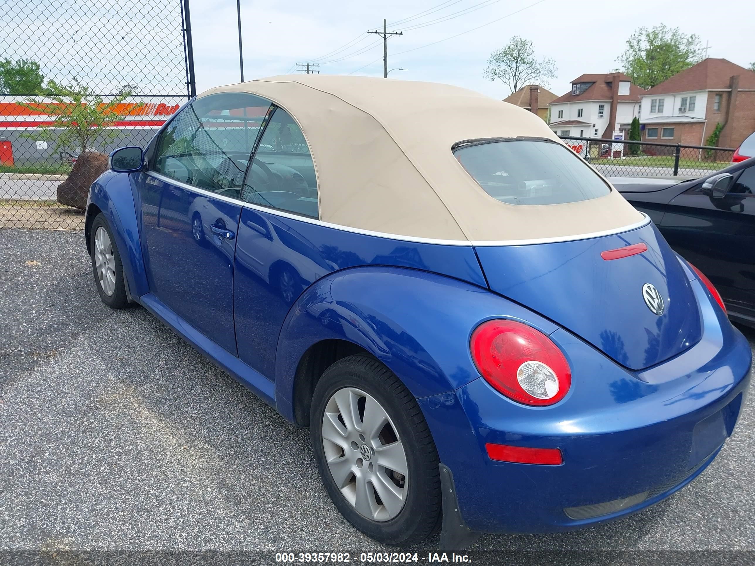 Photo 2 VIN: 3VWPF31Y88M401191 - VOLKSWAGEN BEETLE 