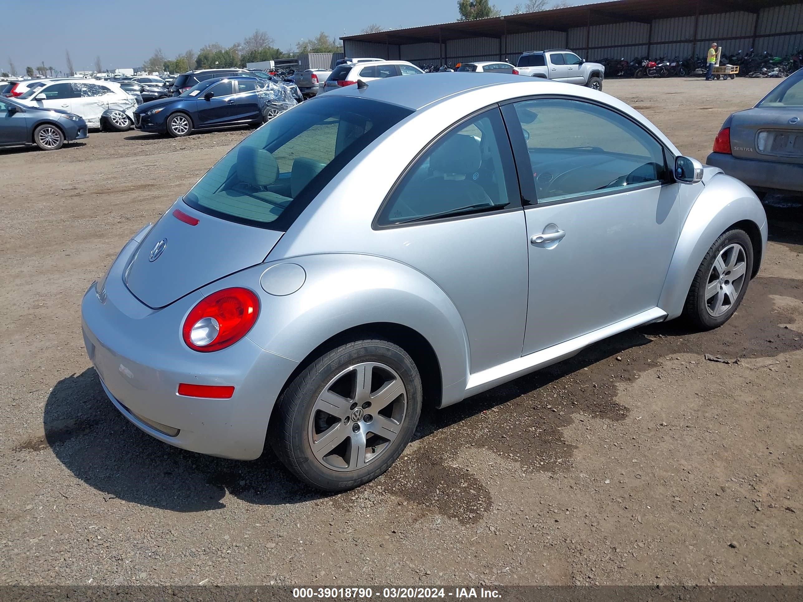 Photo 3 VIN: 3VWPG31C26M403386 - VOLKSWAGEN BEETLE 